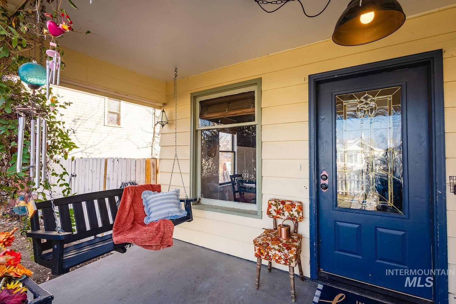 720 9th Ave S, Nampa, Idaho 83687, 2 Bedrooms, 1 Bathroom, Residential For Sale, Price $325,000,MLS 98972217