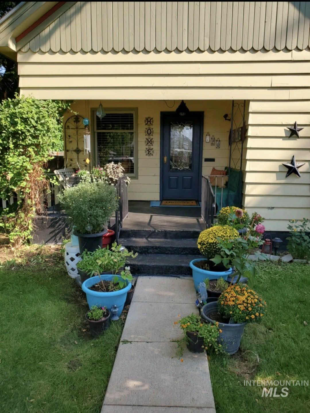 720 9th Ave S, Nampa, Idaho 83687, 2 Bedrooms, 1 Bathroom, Residential For Sale, Price $325,000,MLS 98972217