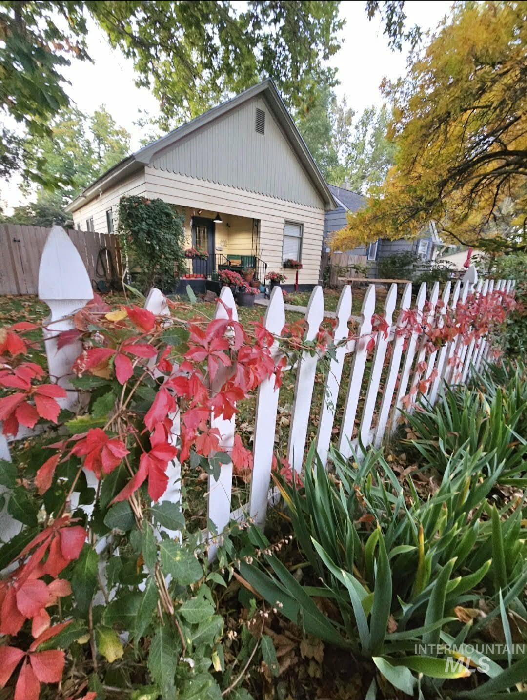 720 9th Ave S, Nampa, Idaho 83687, 2 Bedrooms, 1 Bathroom, Residential For Sale, Price $325,000,MLS 98972217