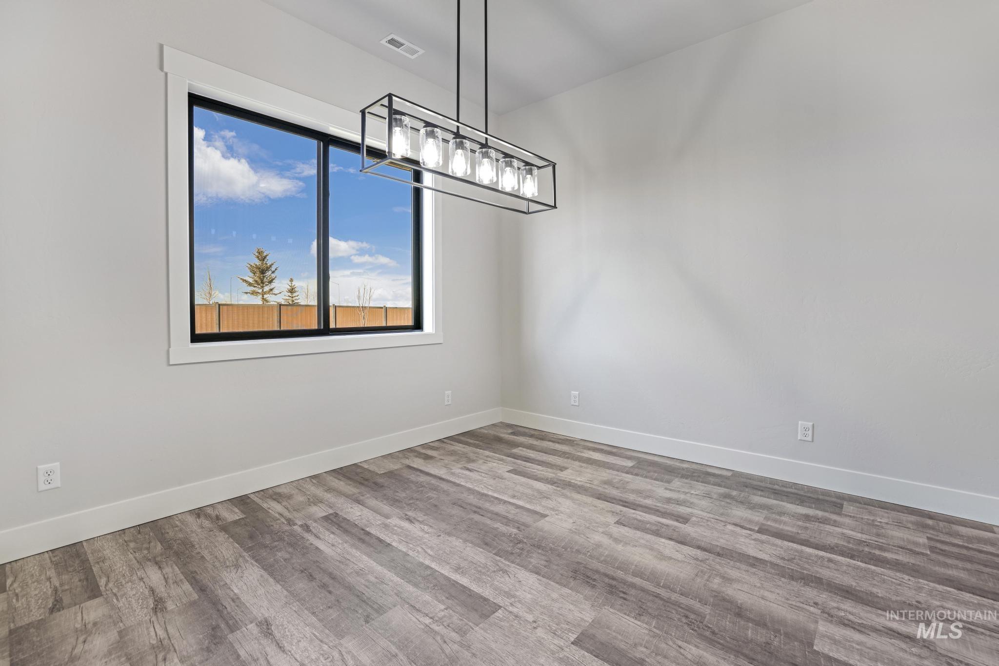 1639 Lagoon Ln, Twin Falls, Idaho 83301, 4 Bedrooms, 2 Bathrooms, Residential For Sale, Price $519,900,MLS 98972223