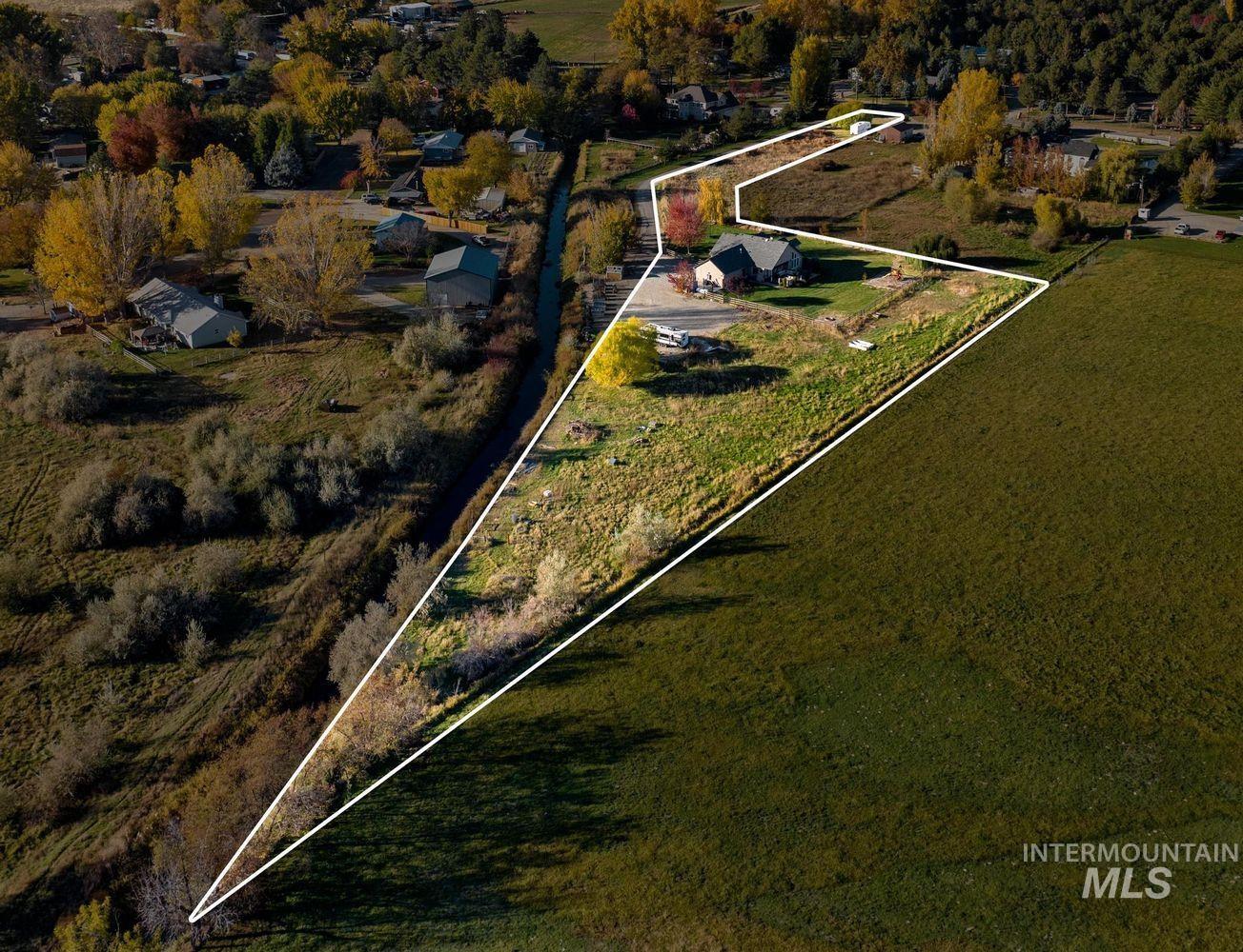 2185 Waterwheel Road, Emmett, Idaho 83617, 4 Bedrooms, 3 Bathrooms, Residential For Sale, Price $850,000,MLS 98972225