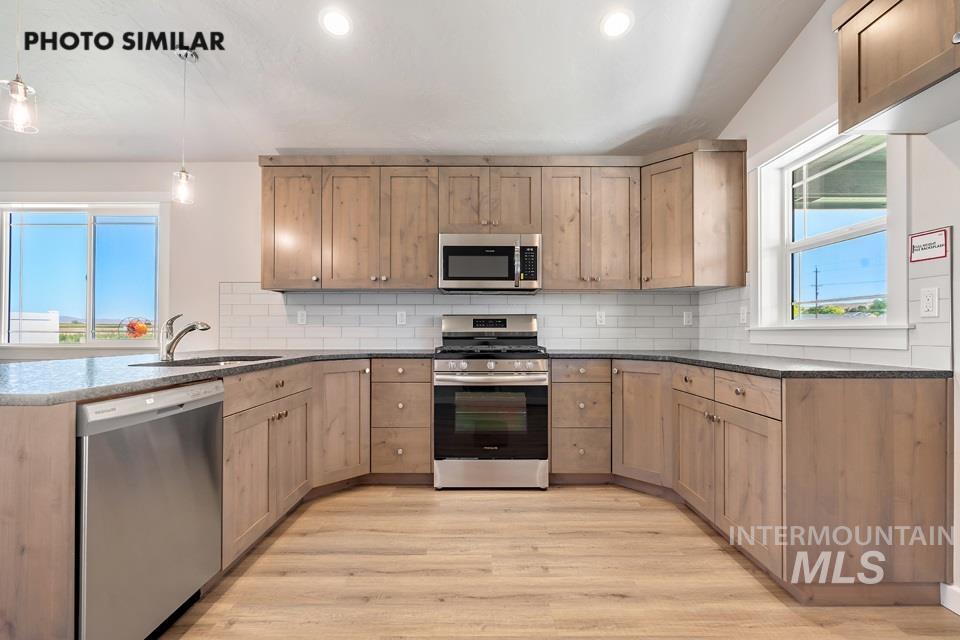 975 Twilight St, Weiser, Idaho 83672, 3 Bedrooms, 2 Bathrooms, Residential For Sale, Price $353,799,MLS 98972230