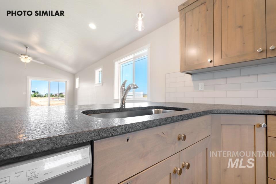 975 Twilight St, Weiser, Idaho 83672, 3 Bedrooms, 2 Bathrooms, Residential For Sale, Price $353,799,MLS 98972230