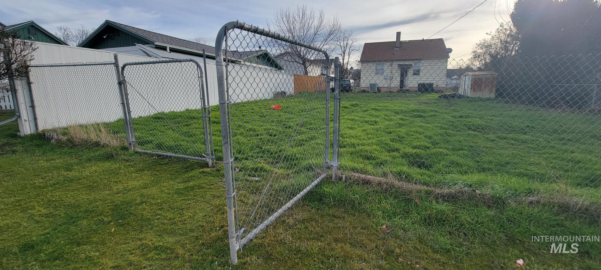 1521 18th Ave, Lewiston, Idaho 83501, 4 Bedrooms, 2 Bathrooms, Residential For Sale, Price $207,000,MLS 98972232