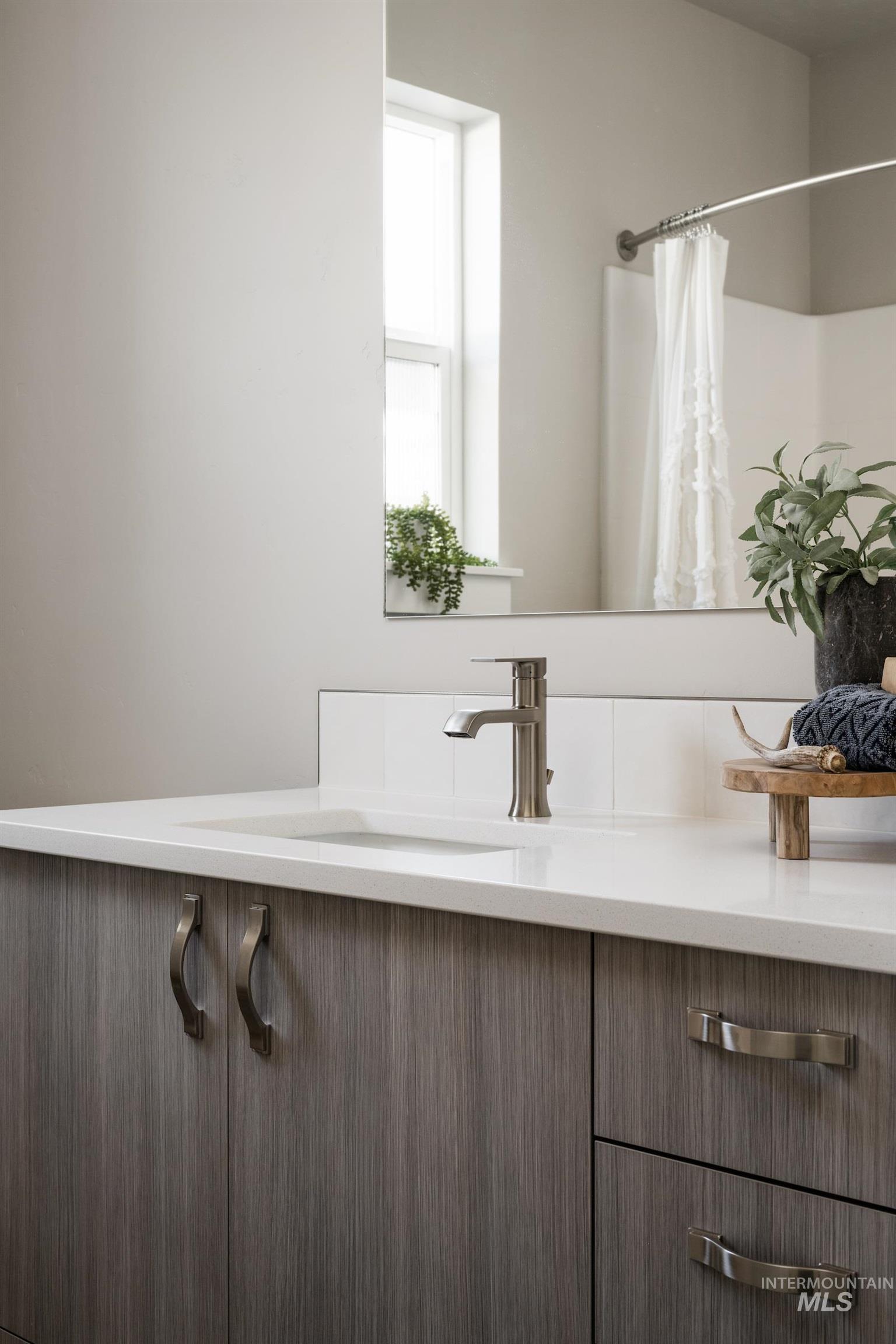 10455 Stony Oak Street, Nampa, Idaho 83687, 3 Bedrooms, 2 Bathrooms, Residential For Sale, Price $489,900,MLS 98972233