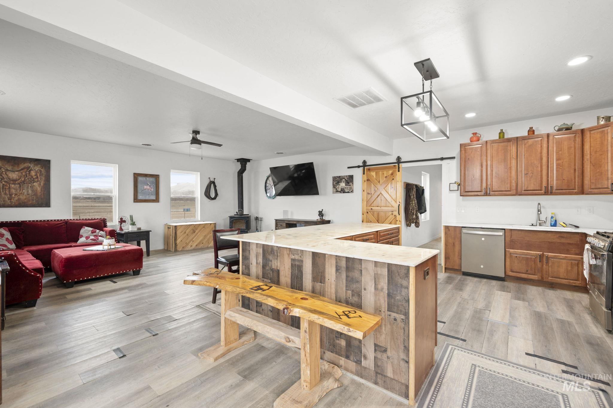 1651 Graveyard Point Rd, Homedale, Idaho 83628, 4 Bedrooms, 2.5 Bathrooms, Residential For Sale, Price $789,000,MLS 98972234