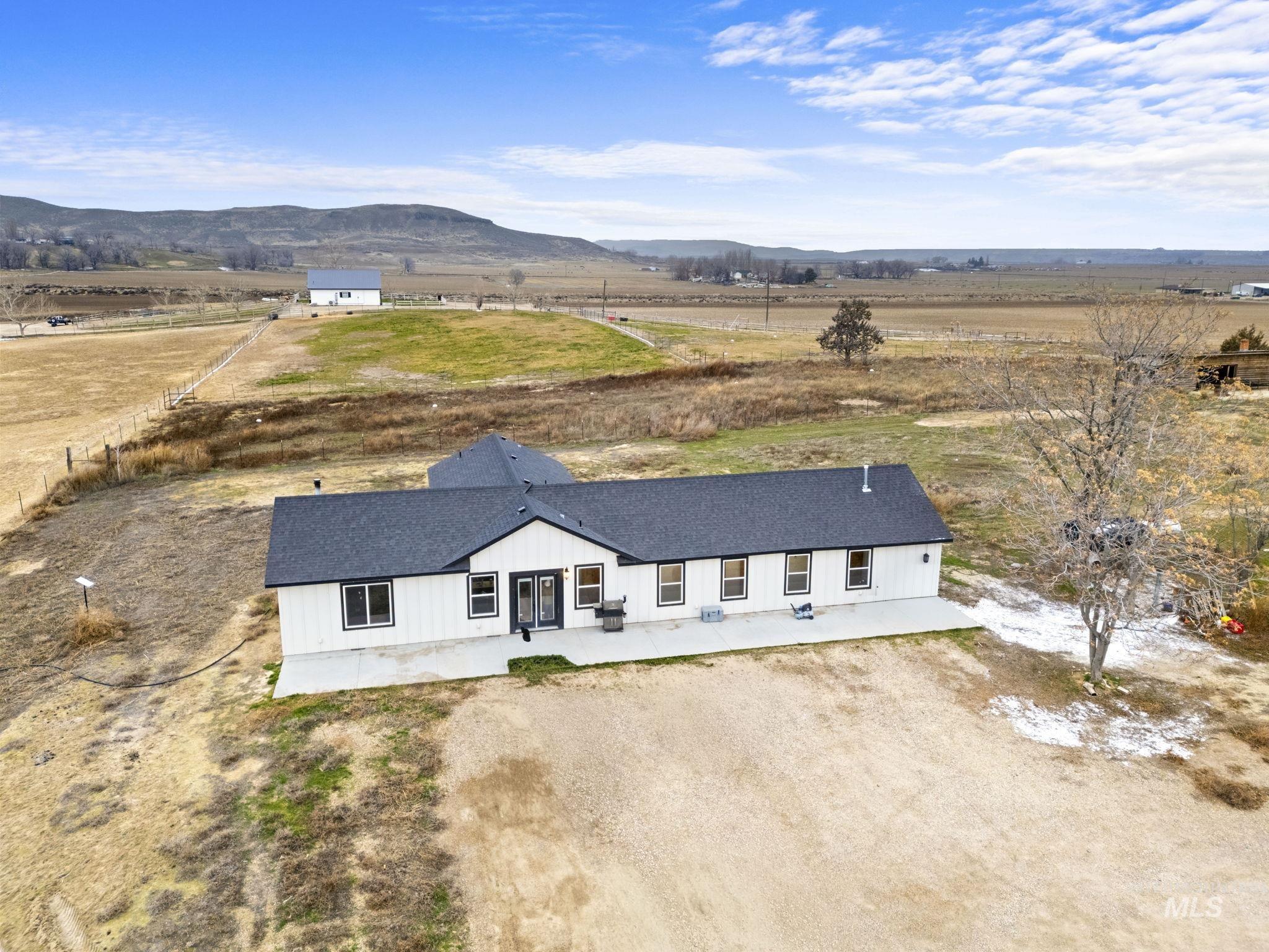 1651 Graveyard Point Rd, Homedale, Idaho 83628, 4 Bedrooms, 2.5 Bathrooms, Residential For Sale, Price $789,000,MLS 98972234