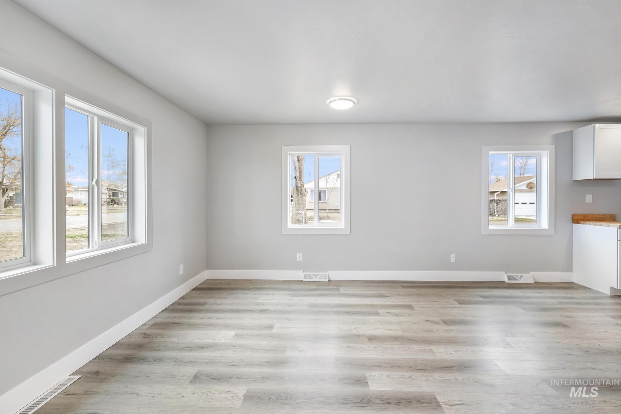 701 14th Ave N, Buhl, Idaho 83316, 4 Bedrooms, 2 Bathrooms, Residential For Sale, Price $329,000,MLS 98972235