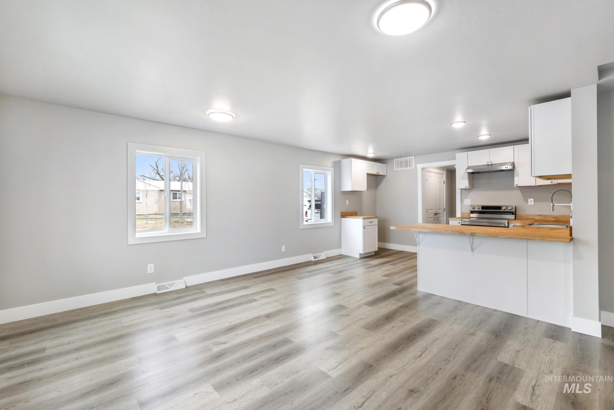 701 14th Ave N, Buhl, Idaho 83316, 4 Bedrooms, 2 Bathrooms, Residential For Sale, Price $329,000,MLS 98972235