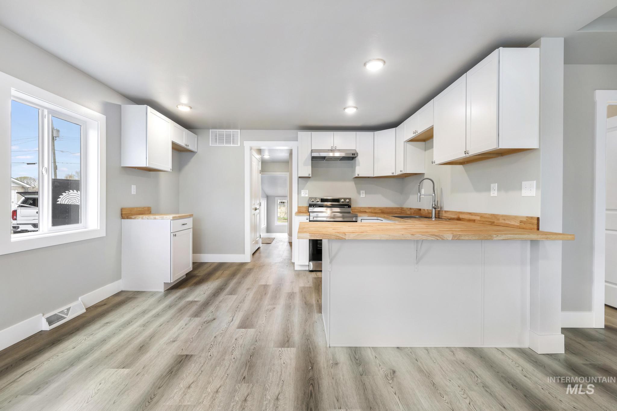 701 14th Ave N, Buhl, Idaho 83316, 4 Bedrooms, 2 Bathrooms, Residential For Sale, Price $329,000,MLS 98972235