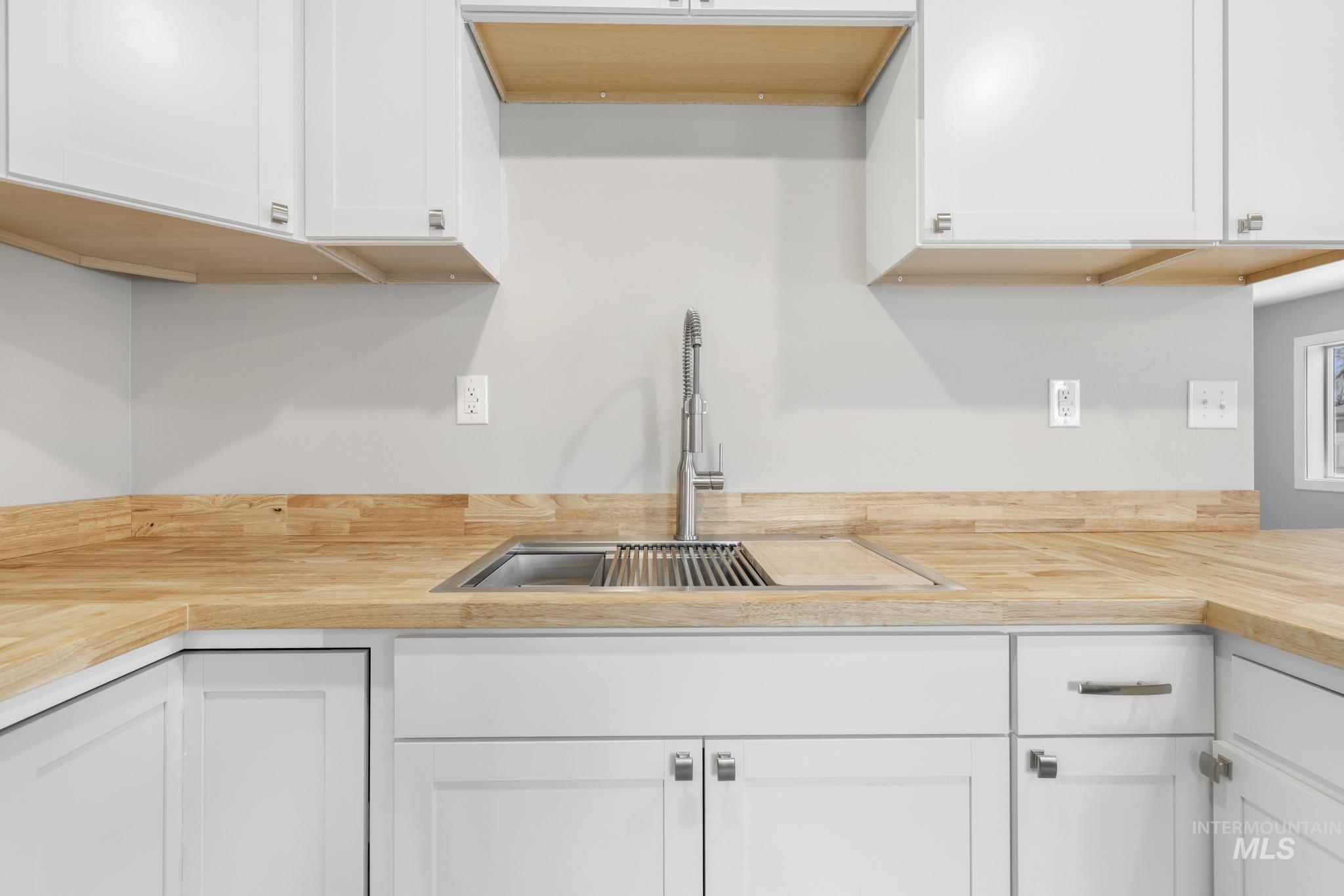 701 14th Ave N, Buhl, Idaho 83316, 4 Bedrooms, 2 Bathrooms, Residential For Sale, Price $329,000,MLS 98972235