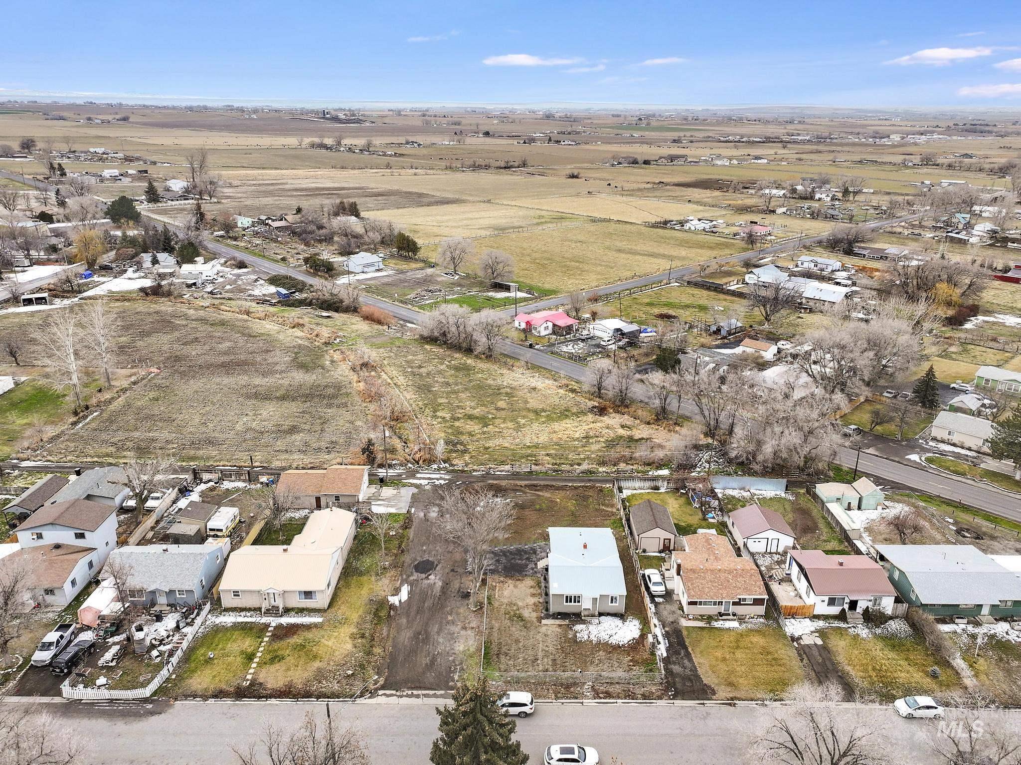 701 14th Ave N, Buhl, Idaho 83316, 4 Bedrooms, 2 Bathrooms, Residential For Sale, Price $329,000,MLS 98972235