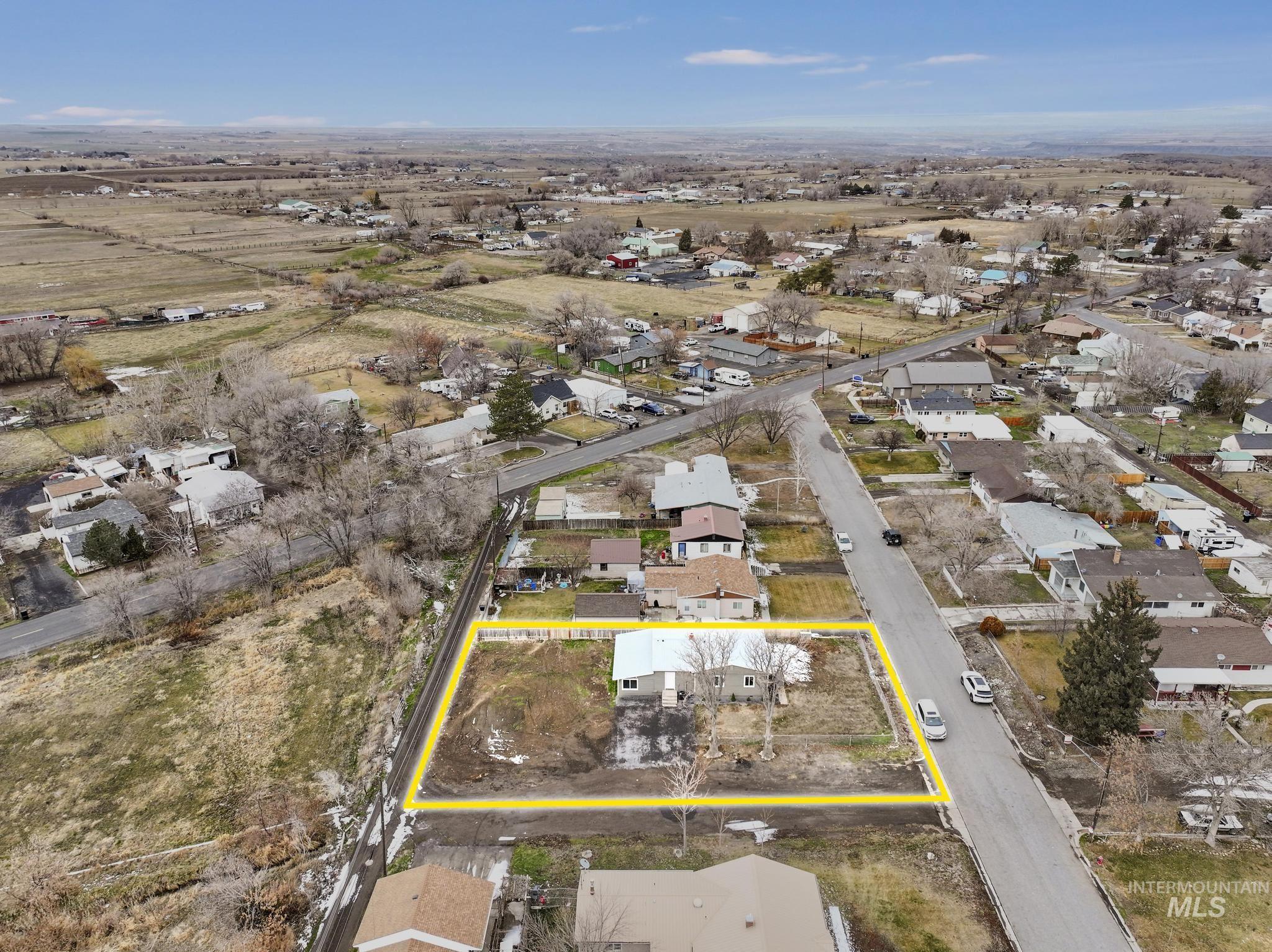 701 14th Ave N, Buhl, Idaho 83316, 4 Bedrooms, 2 Bathrooms, Residential For Sale, Price $329,000,MLS 98972235