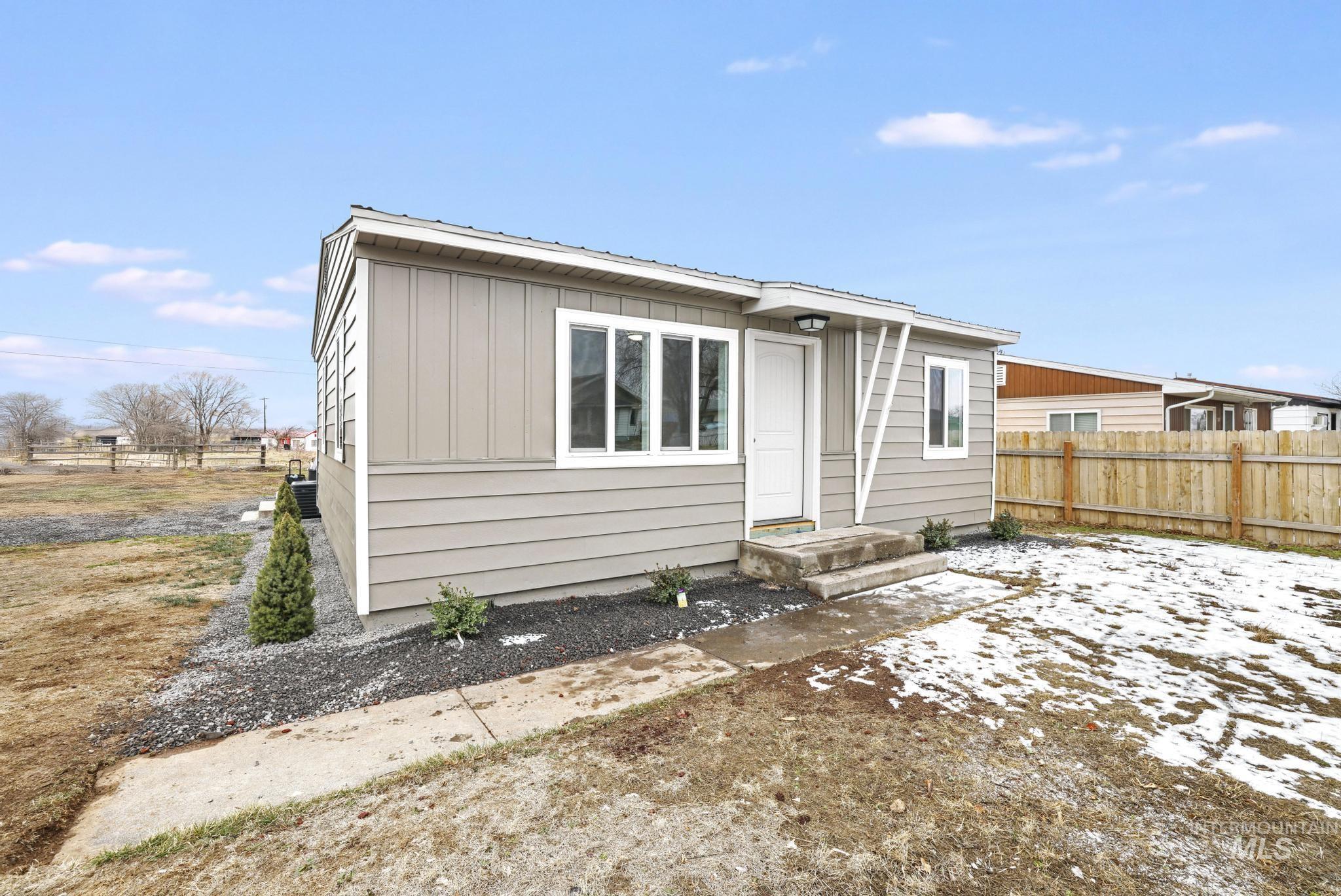 701 14th Ave N, Buhl, Idaho 83316, 4 Bedrooms, 2 Bathrooms, Residential For Sale, Price $329,000,MLS 98972235