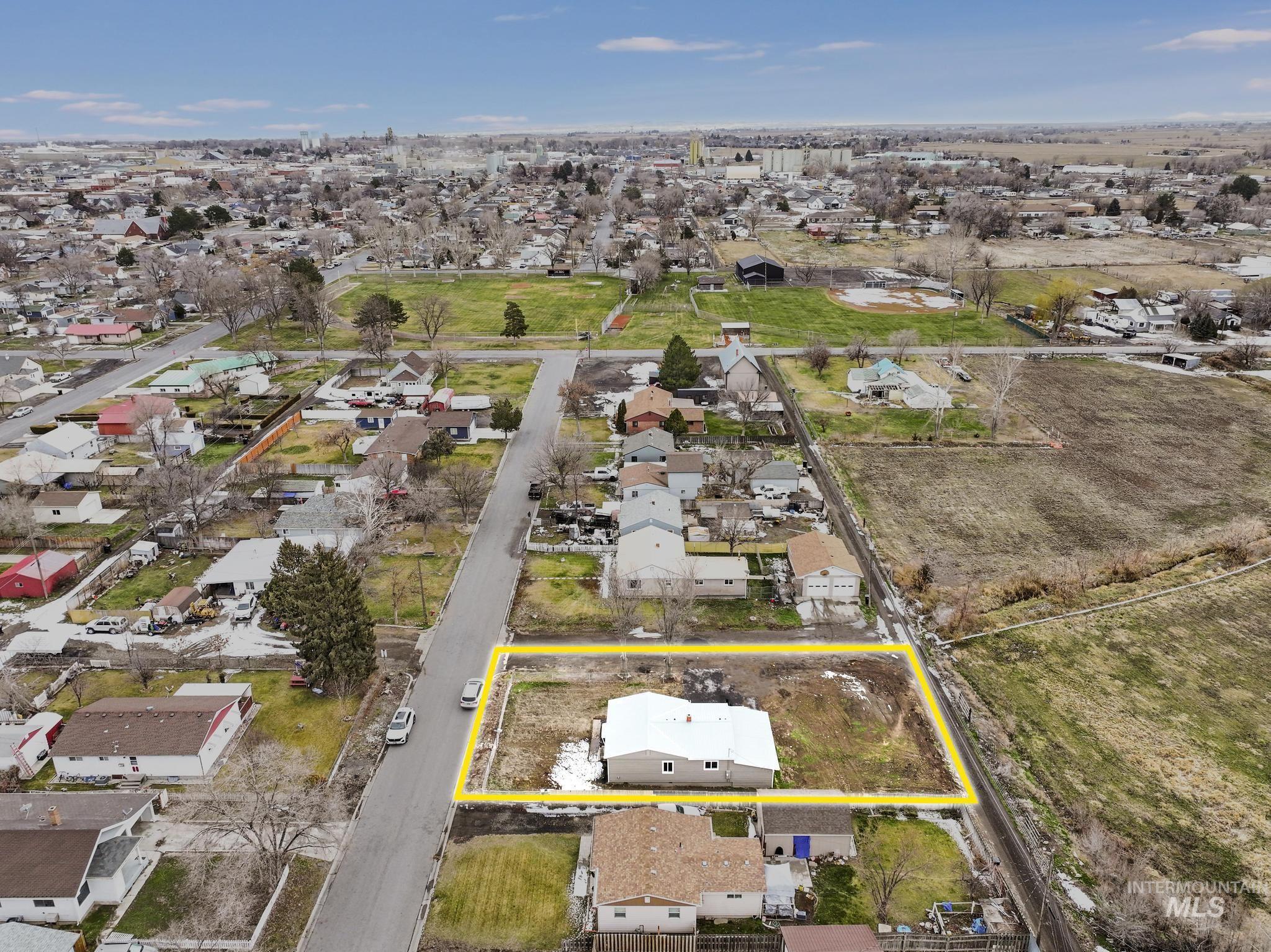 701 14th Ave N, Buhl, Idaho 83316, 4 Bedrooms, 2 Bathrooms, Residential For Sale, Price $329,000,MLS 98972235