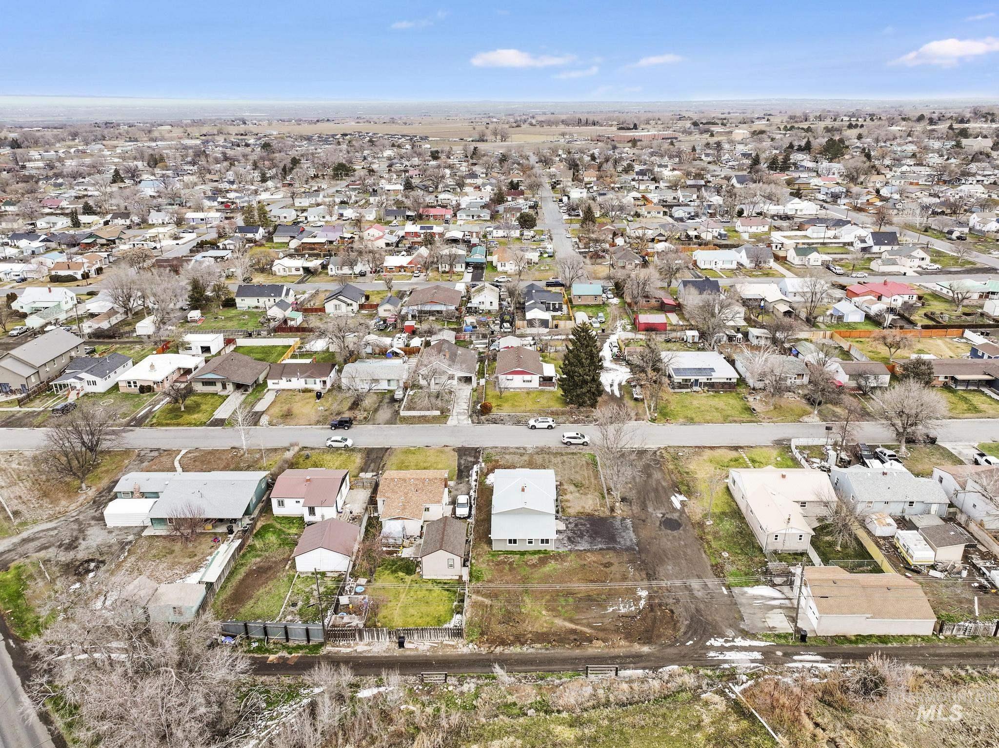 701 14th Ave N, Buhl, Idaho 83316, 4 Bedrooms, 2 Bathrooms, Residential For Sale, Price $329,000,MLS 98972235