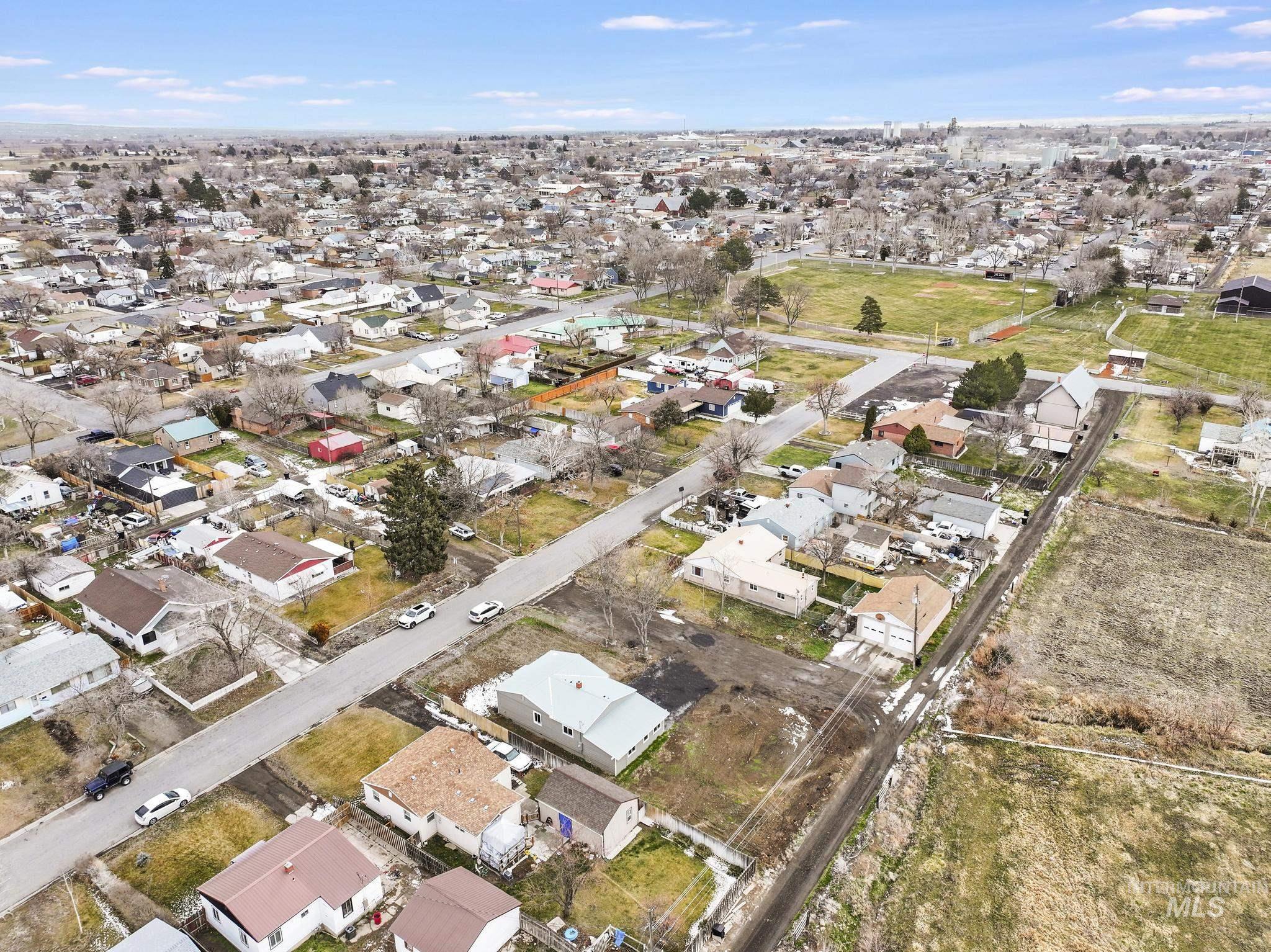 701 14th Ave N, Buhl, Idaho 83316, 4 Bedrooms, 2 Bathrooms, Residential For Sale, Price $329,000,MLS 98972235