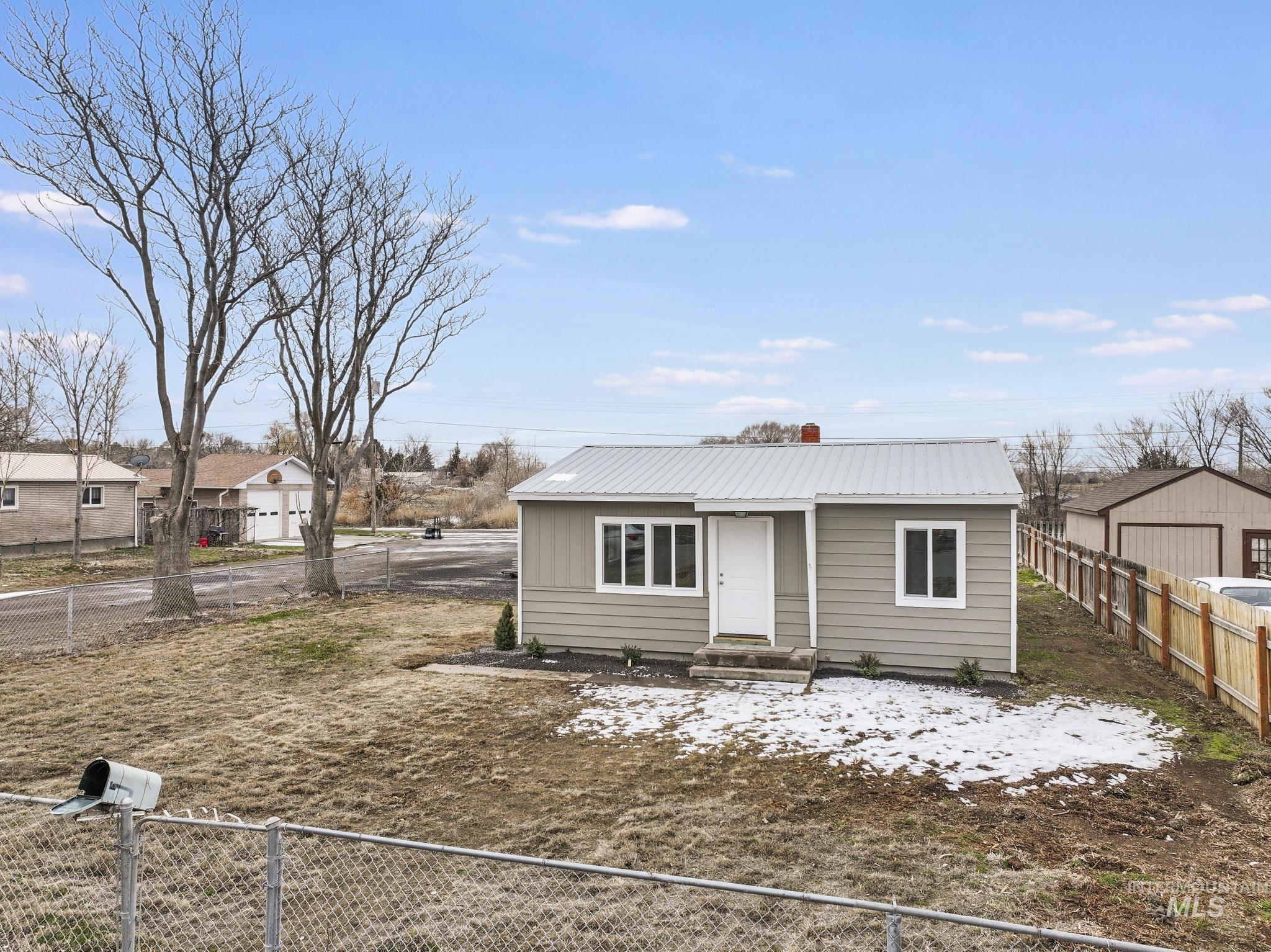 701 14th Ave N, Buhl, Idaho 83316, 4 Bedrooms, 2 Bathrooms, Residential For Sale, Price $329,000,MLS 98972235