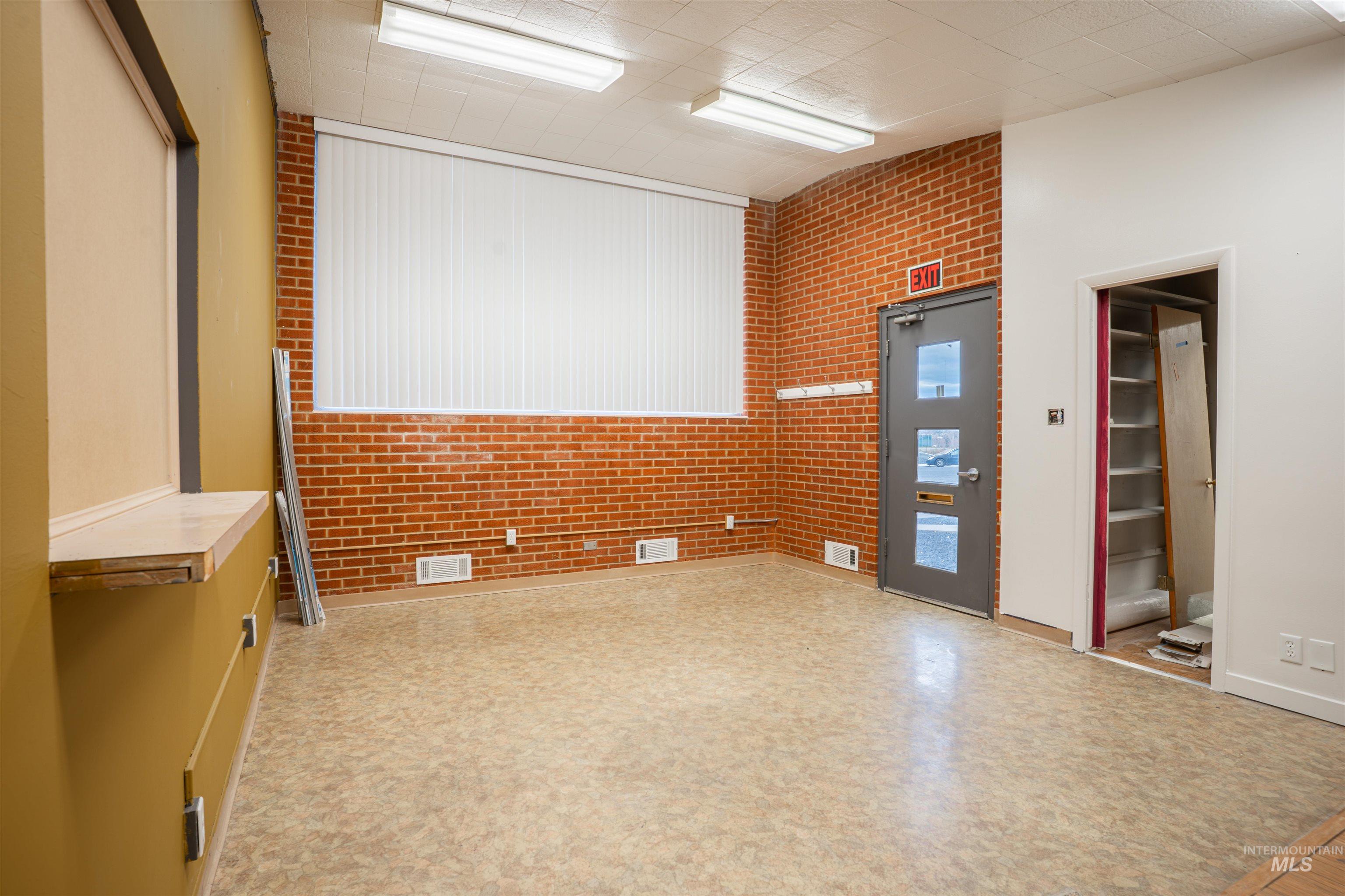 664 Shoup Ave W, Twin Falls, Idaho 83301, 30 Rooms, Business/Commercial For Sale, Price $23,940,MLS 98972236