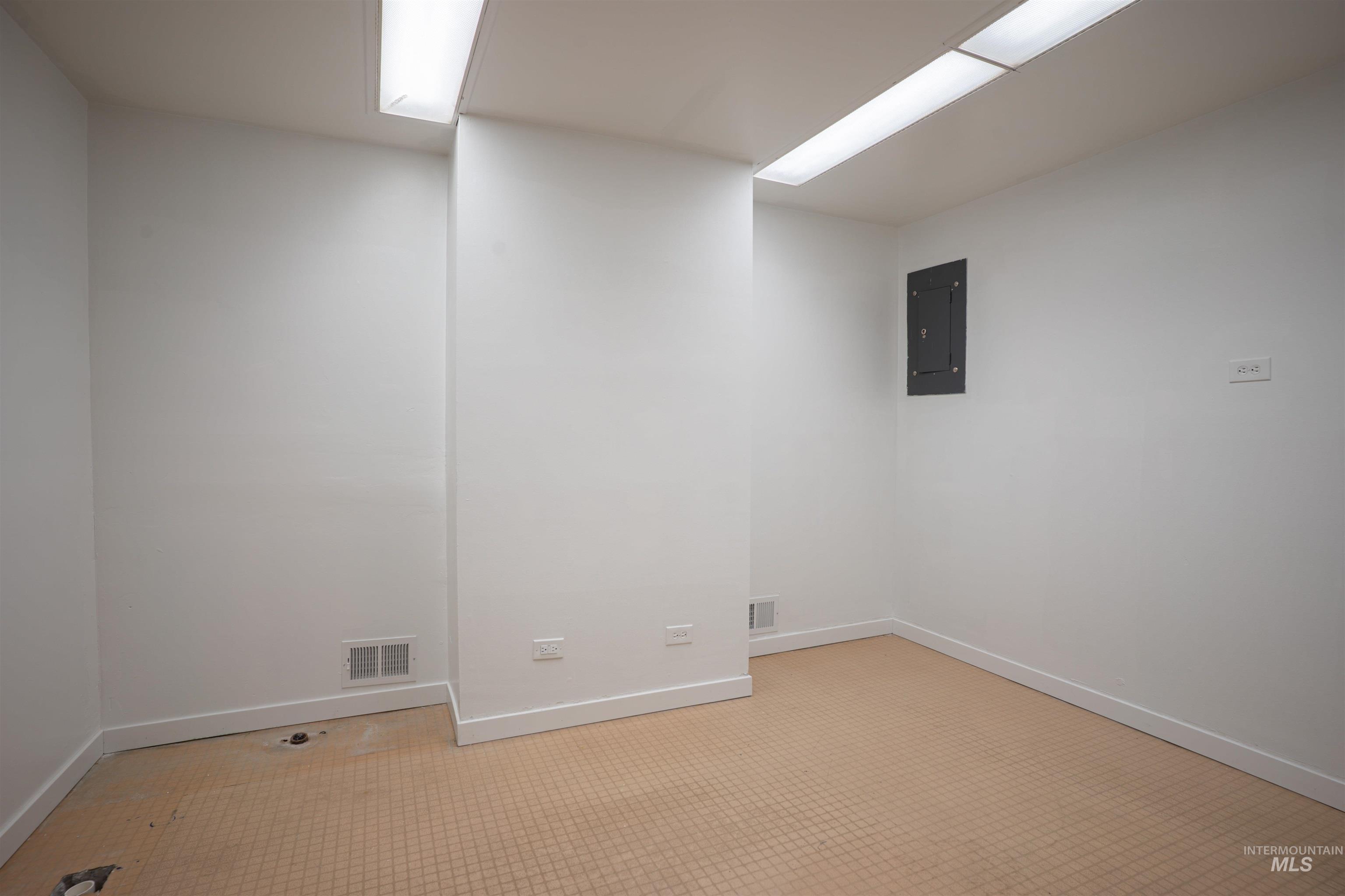 664 Shoup Ave W, Twin Falls, Idaho 83301, 30 Rooms, Business/Commercial For Sale, Price $23,940,MLS 98972236