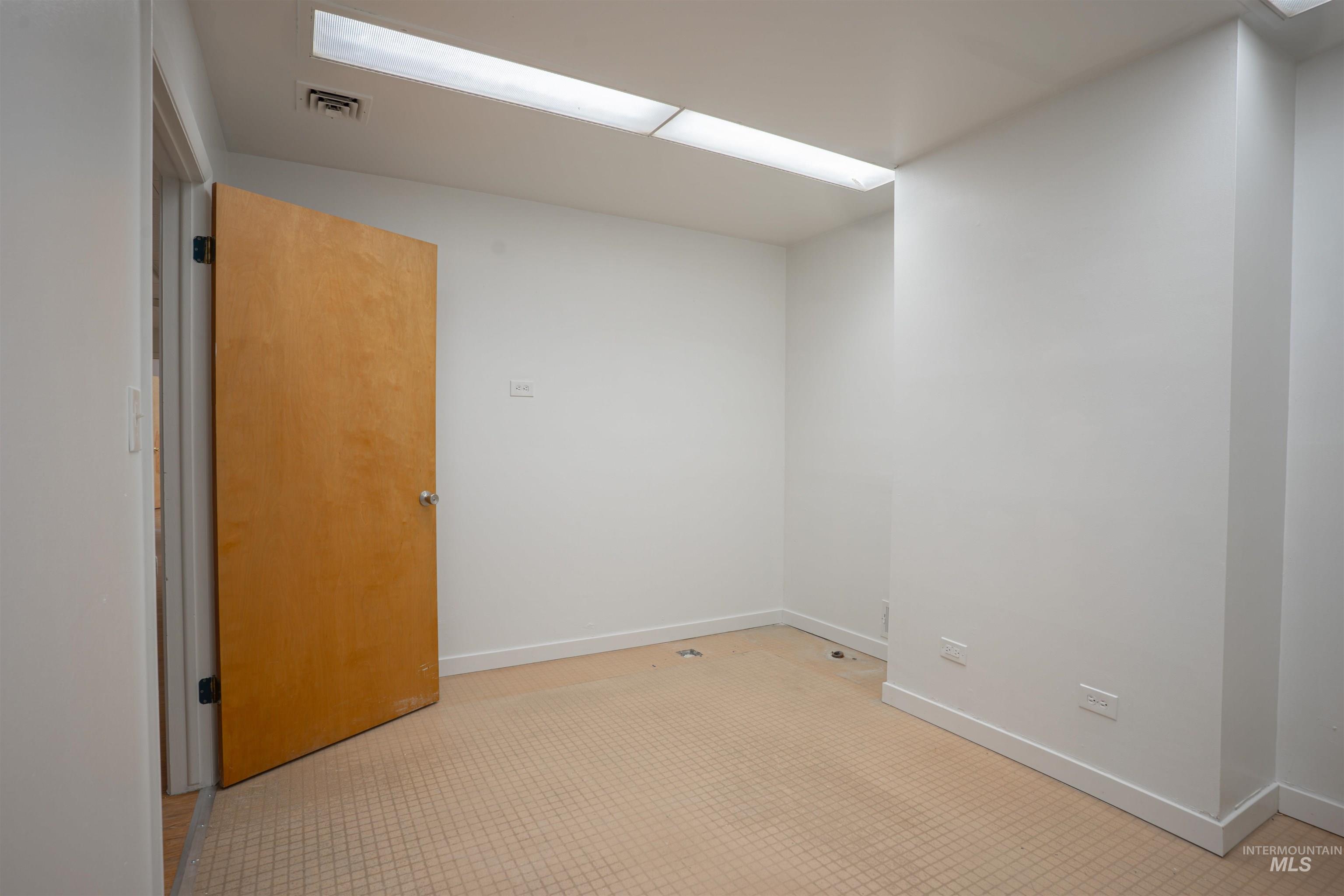 664 Shoup Ave W, Twin Falls, Idaho 83301, 30 Rooms, Business/Commercial For Sale, Price $23,940,MLS 98972236