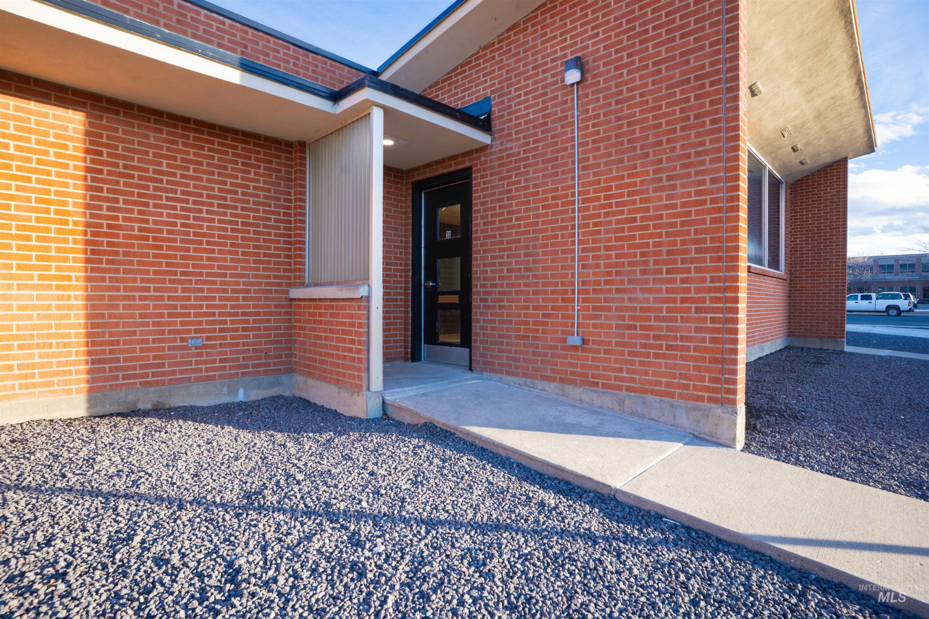 664 Shoup Ave W, Twin Falls, Idaho 83301, 30 Rooms, Business/Commercial For Sale, Price $23,940,MLS 98972236