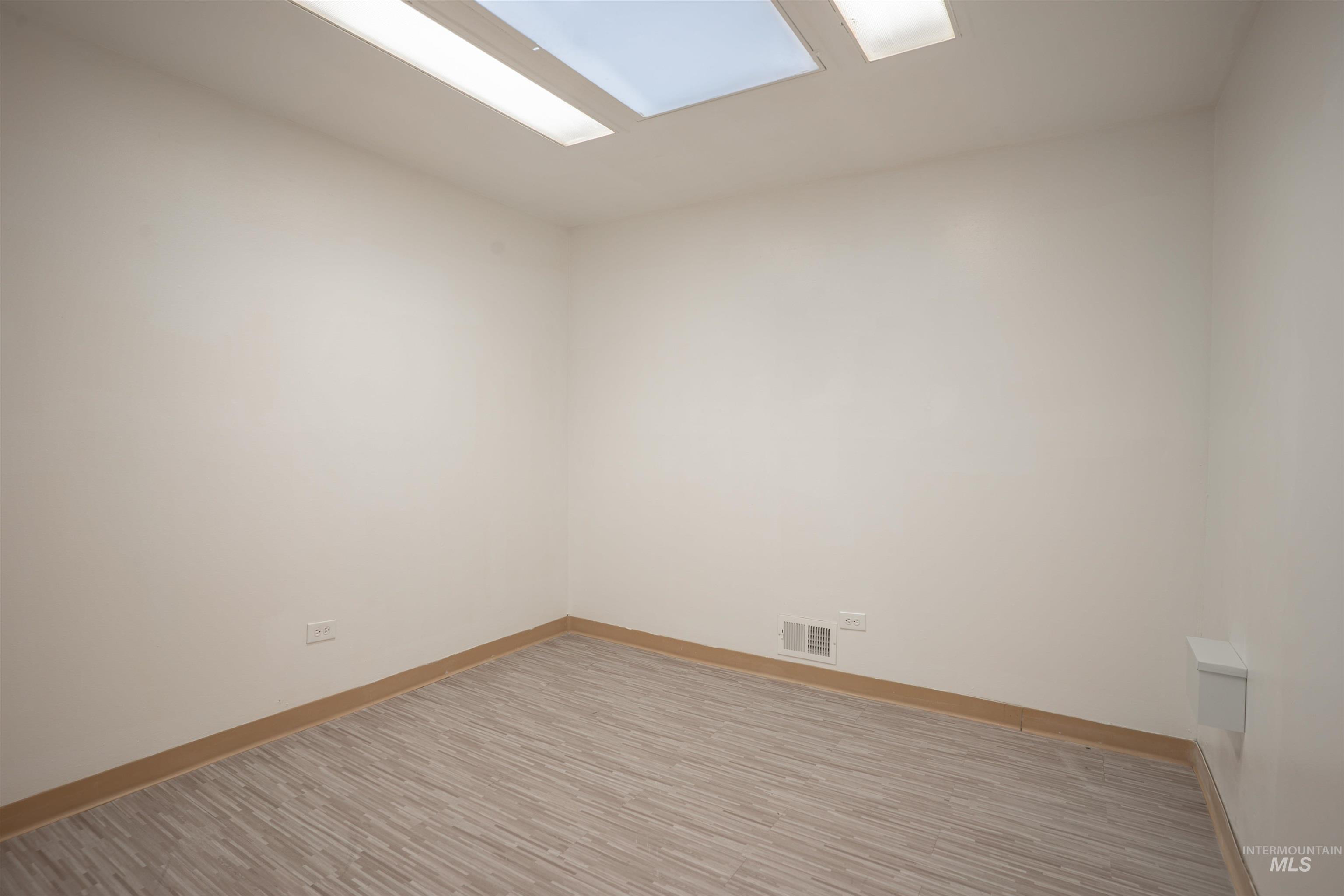 664 Shoup Ave W, Twin Falls, Idaho 83301, 30 Rooms, Business/Commercial For Sale, Price $23,940,MLS 98972236