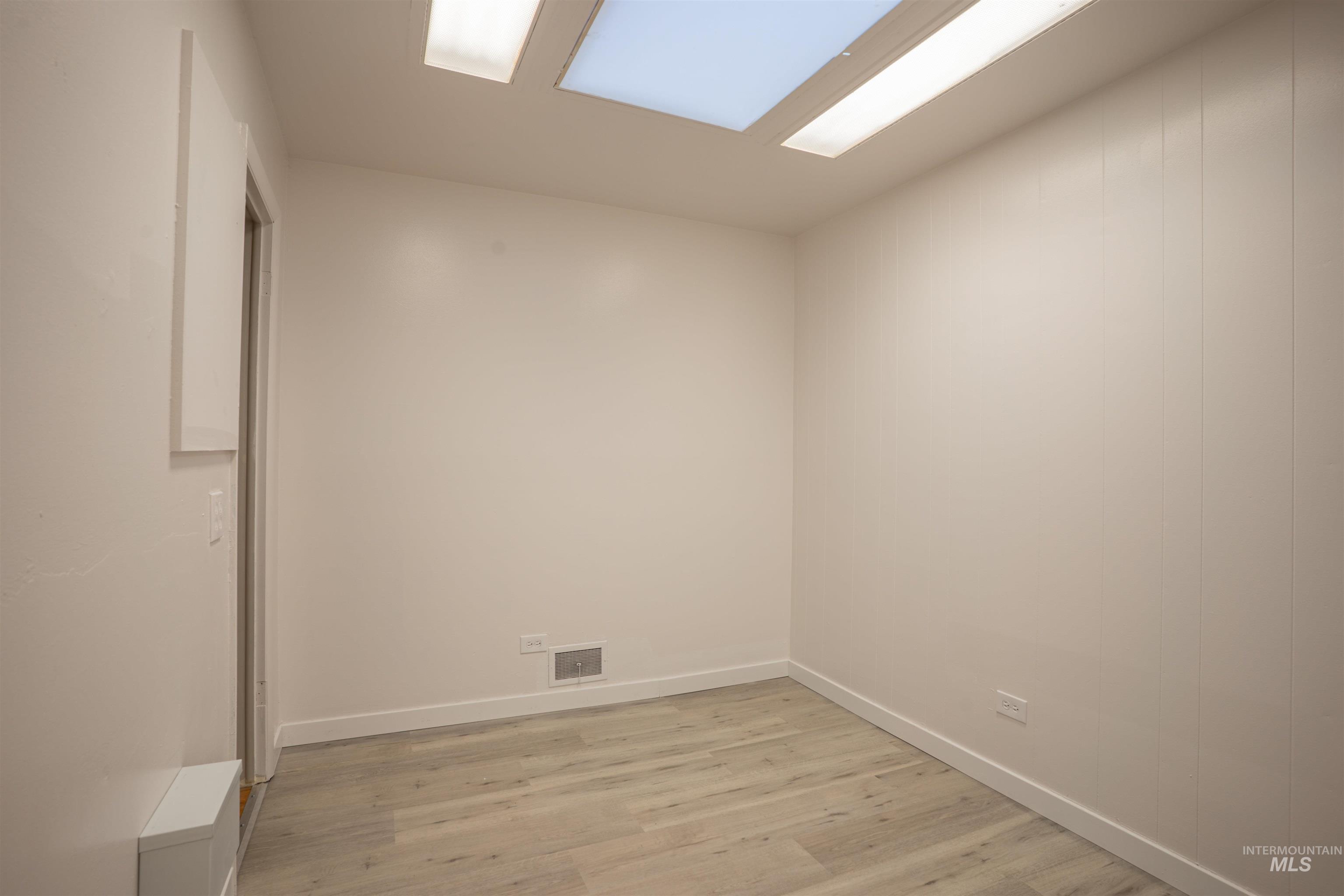 664 Shoup Ave W, Twin Falls, Idaho 83301, 30 Rooms, Business/Commercial For Sale, Price $23,940,MLS 98972236