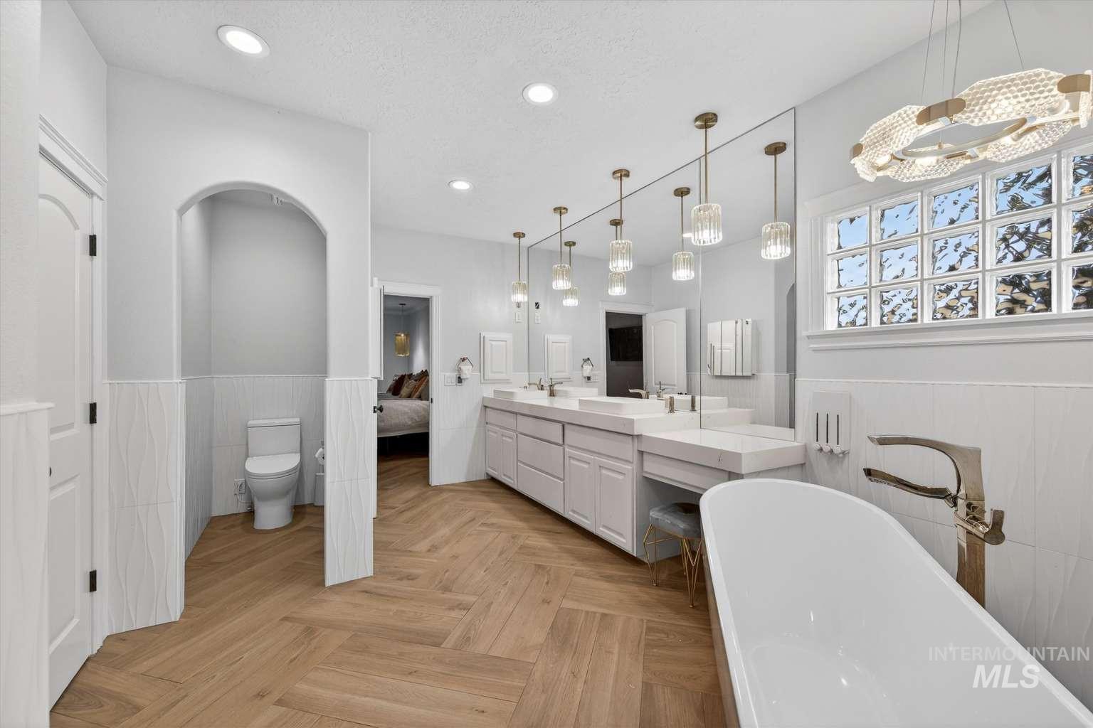 7887 S Old Farm Ln, Meridian, Idaho 83642, 6 Bedrooms, 5 Bathrooms, Residential For Sale, Price $1,695,000,MLS 98972237