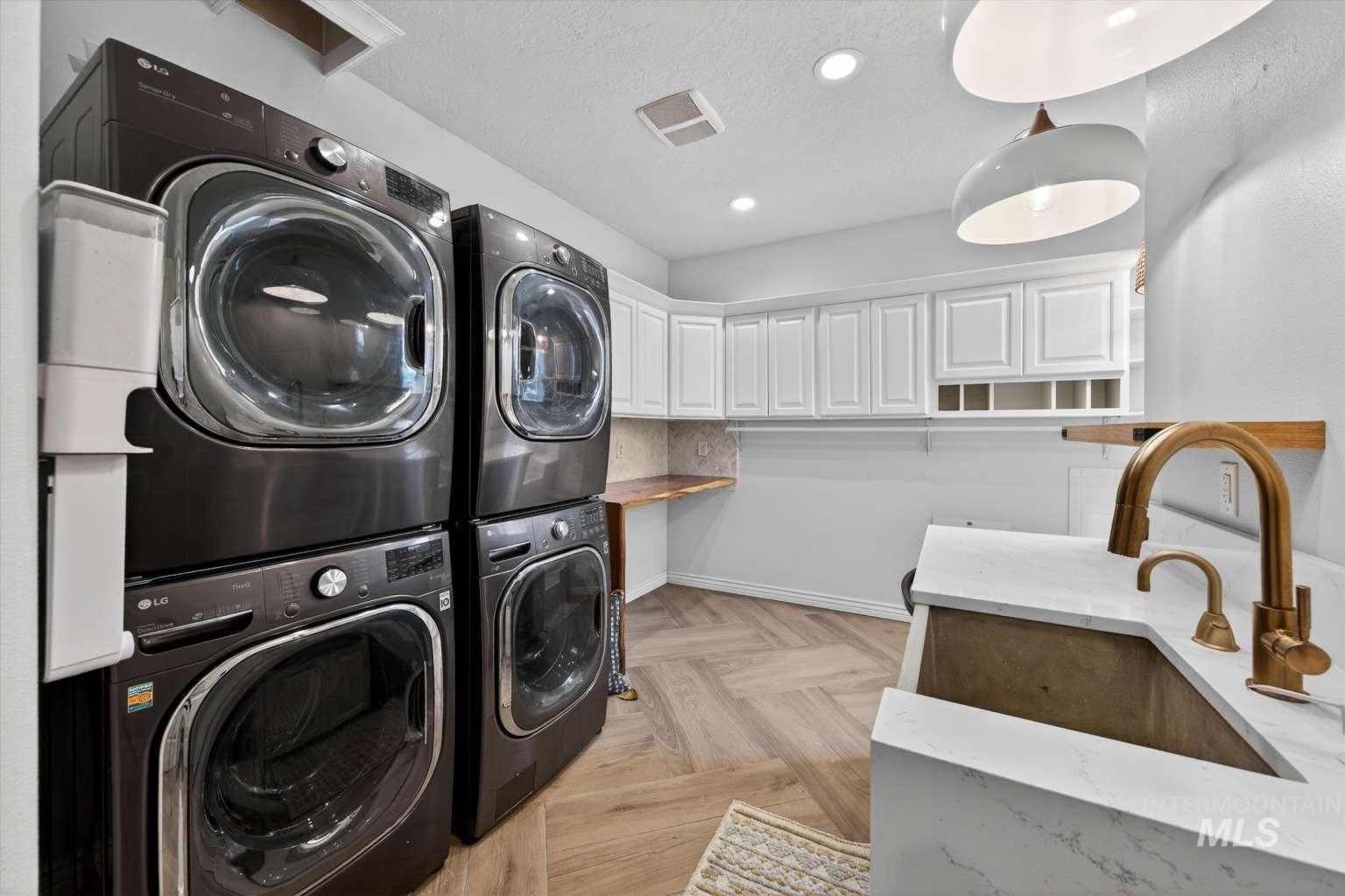 7887 S Old Farm Ln, Meridian, Idaho 83642, 6 Bedrooms, 5 Bathrooms, Residential For Sale, Price $1,695,000,MLS 98972237