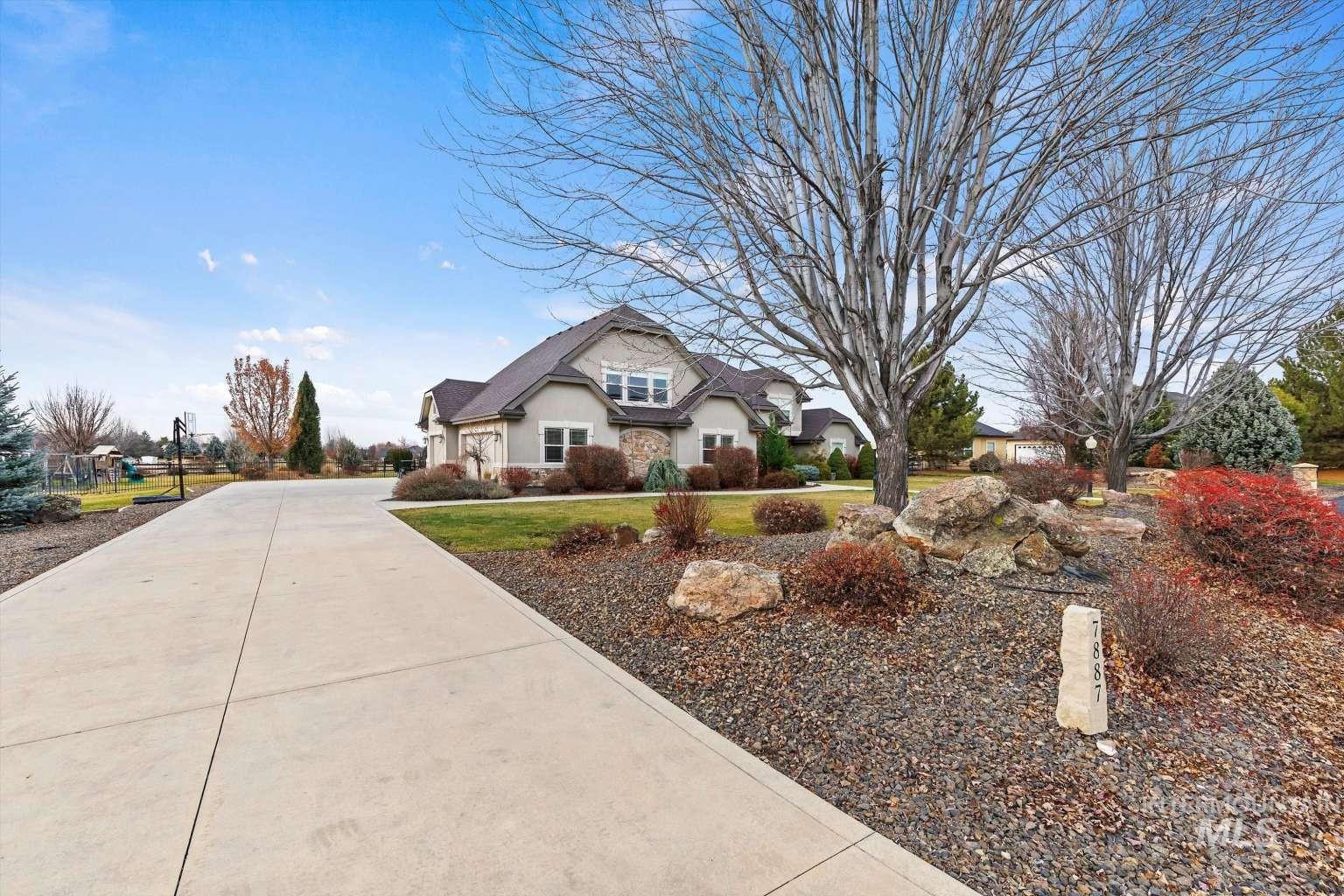 7887 S Old Farm Ln, Meridian, Idaho 83642, 6 Bedrooms, 5 Bathrooms, Residential For Sale, Price $1,695,000,MLS 98972237