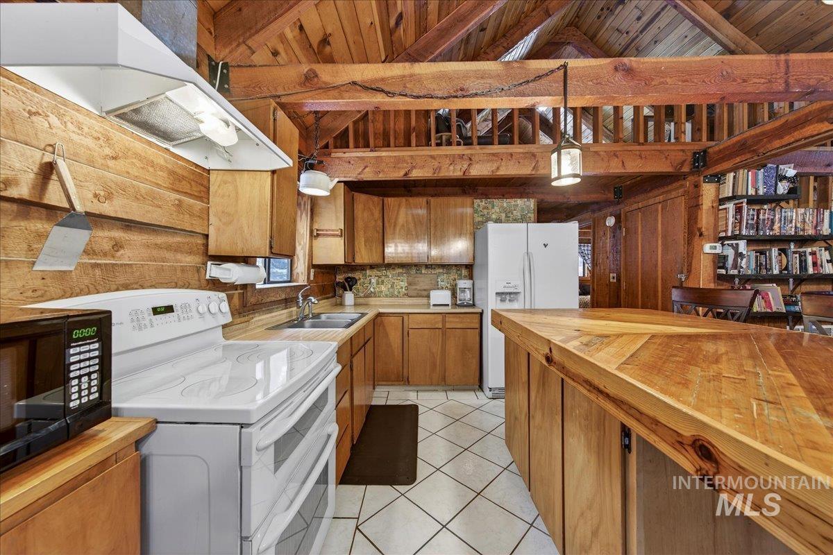 138 Castle Mountain, Garden Valley, Idaho 83642, 2 Bedrooms, 1 Bathroom, Residential For Sale, Price $425,000,MLS 98972239