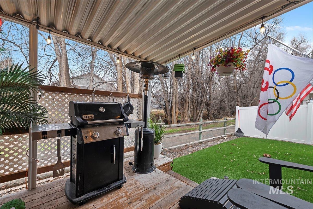 1417 Lois Lane, Nampa, Idaho 83686, 2 Bedrooms, 2.5 Bathrooms, Residential For Sale, Price $350,000,MLS 98972240