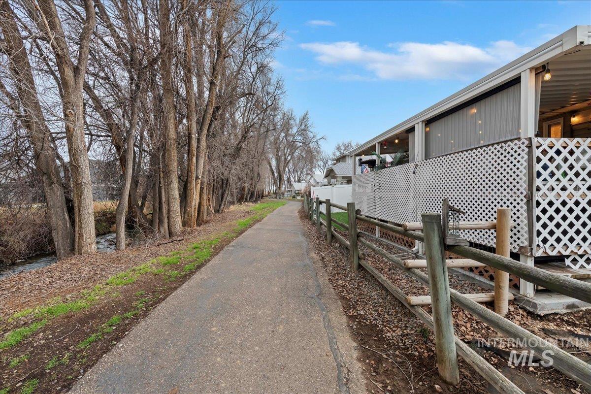 1417 Lois Lane, Nampa, Idaho 83686, 2 Bedrooms, 2.5 Bathrooms, Residential For Sale, Price $350,000,MLS 98972240