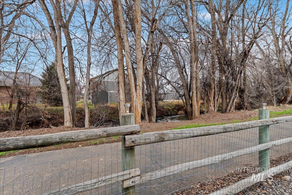 1417 Lois Lane, Nampa, Idaho 83686, 2 Bedrooms, 2.5 Bathrooms, Residential For Sale, Price $350,000,MLS 98972240