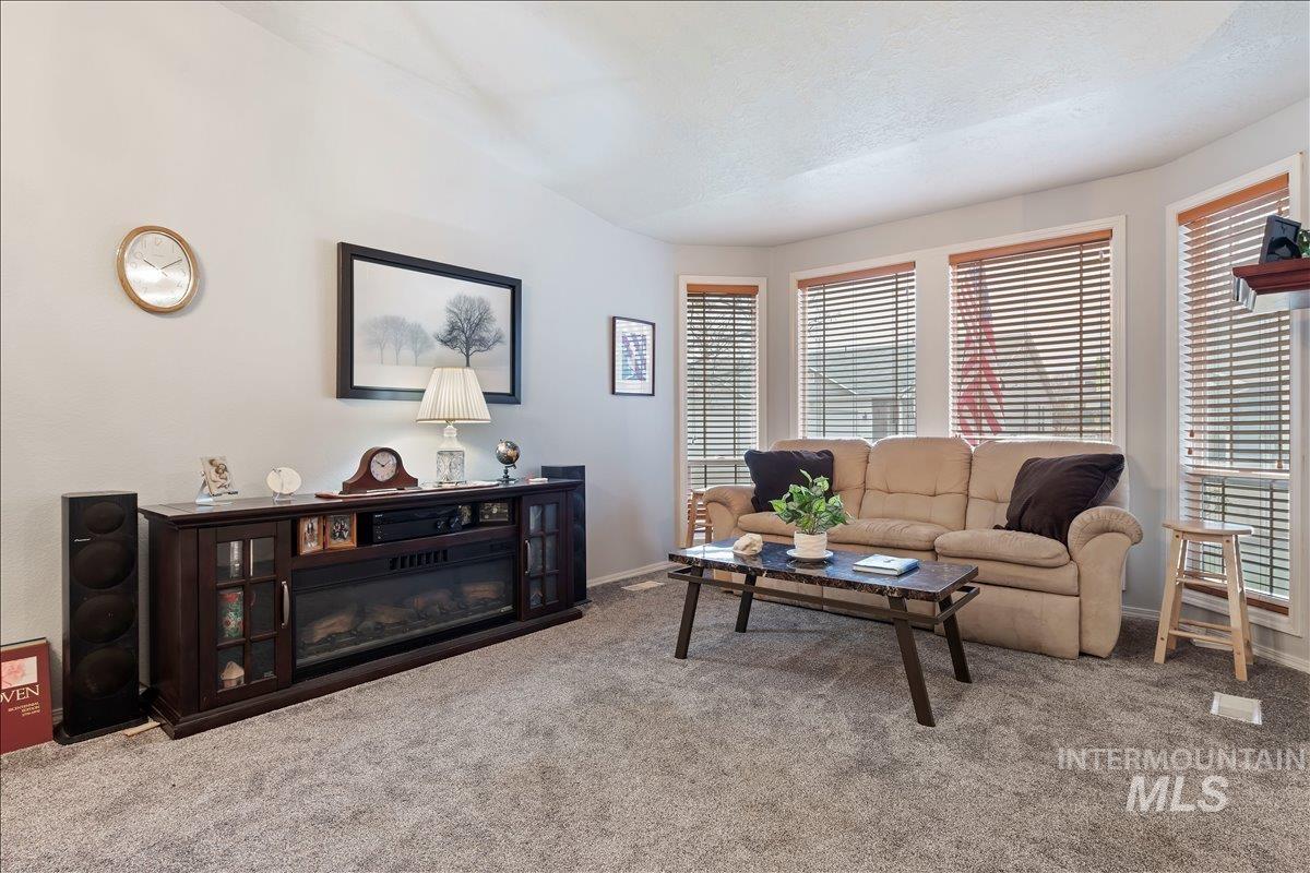 1417 Lois Lane, Nampa, Idaho 83686, 2 Bedrooms, 2.5 Bathrooms, Residential For Sale, Price $350,000,MLS 98972240