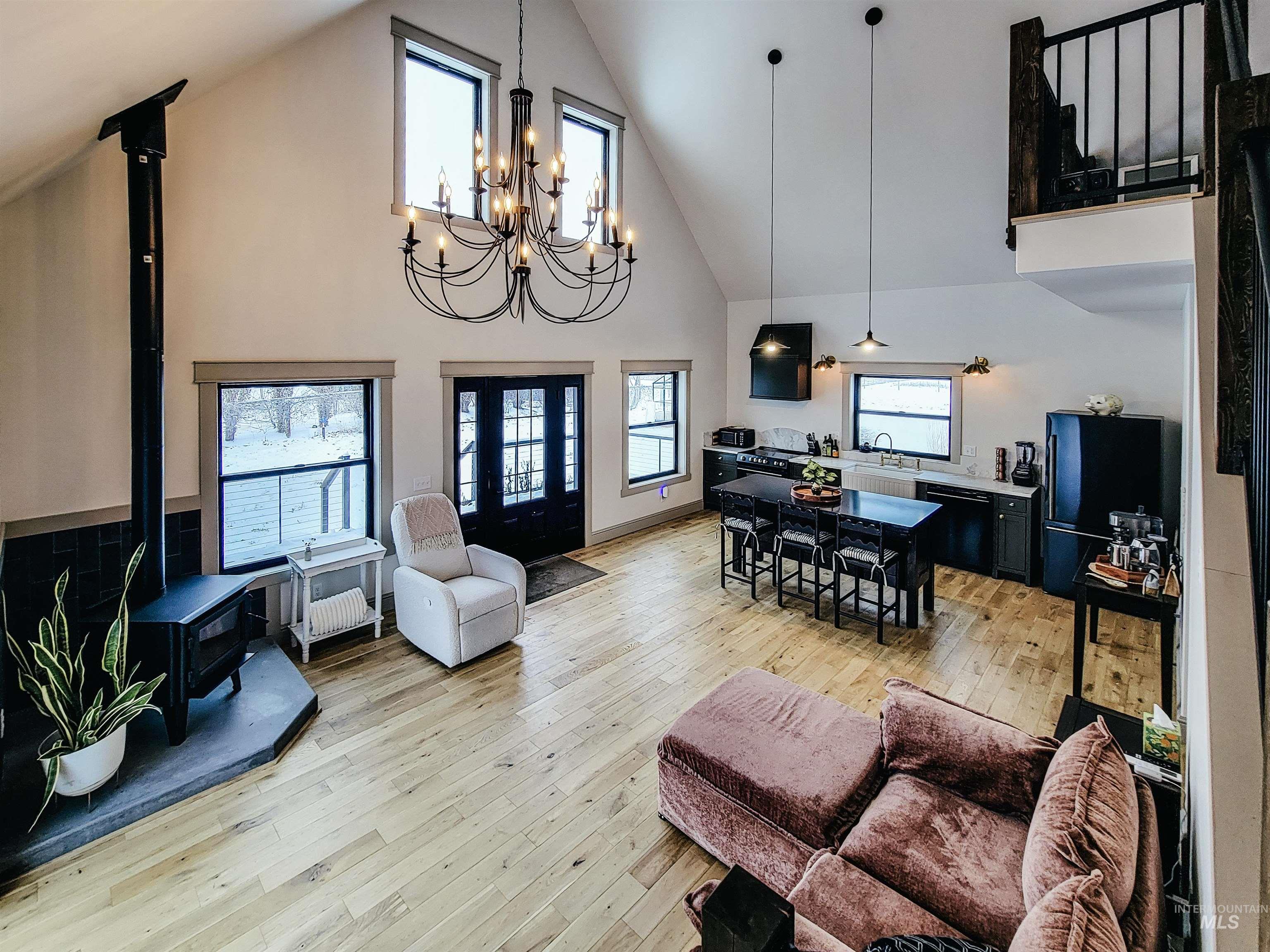 231 S Agate Drive, Salmon, Idaho 83467, 2 Bedrooms, 2 Bathrooms, Residential For Sale, Price $499,000,MLS 98972241