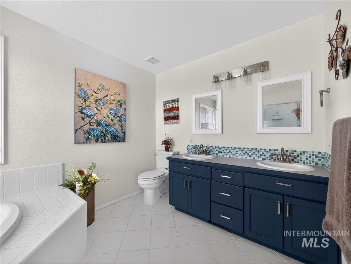 398 N Pebble Beach Way, Eagle, Idaho 83616, 4 Bedrooms, 2.5 Bathrooms, Residential For Sale, Price $629,000,MLS 98972242