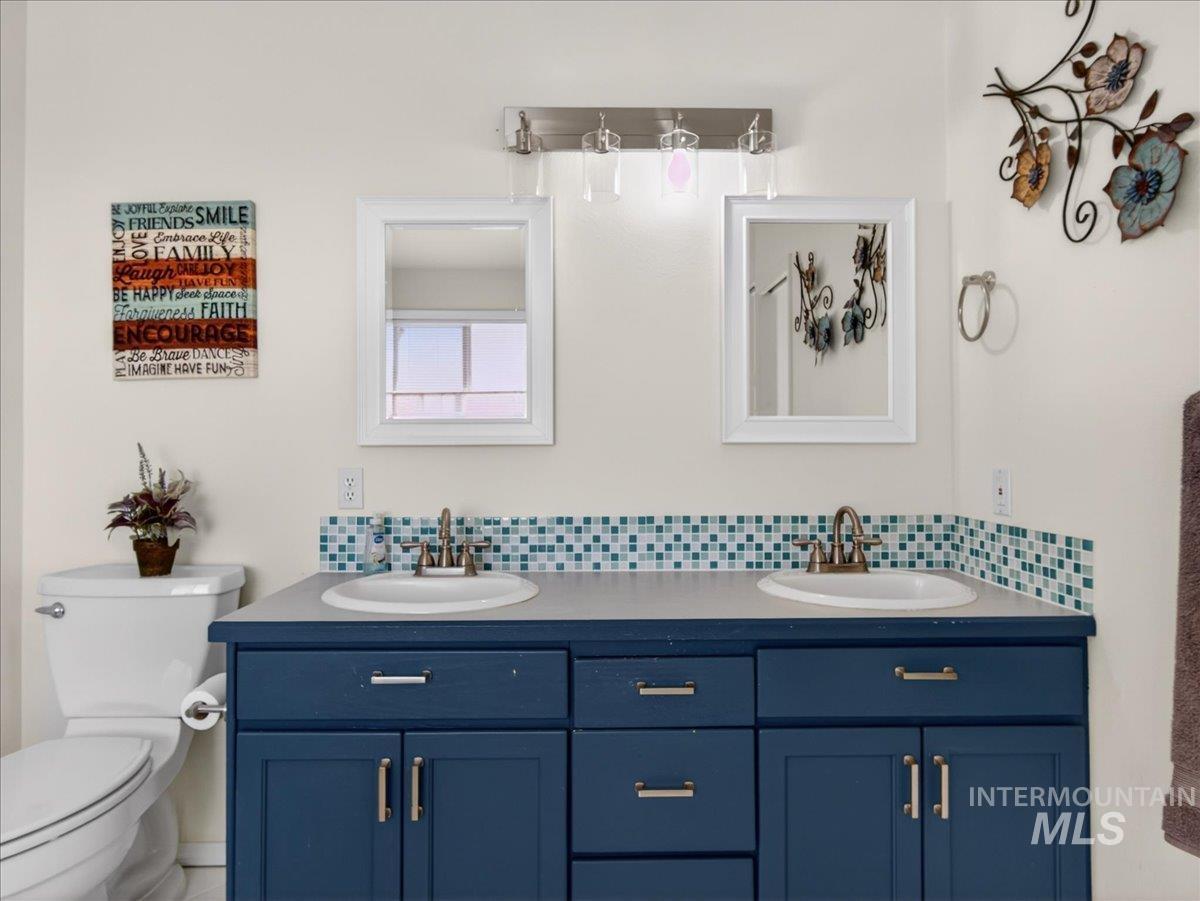 398 N Pebble Beach Way, Eagle, Idaho 83616, 4 Bedrooms, 2.5 Bathrooms, Residential For Sale, Price $625,000, 98972242