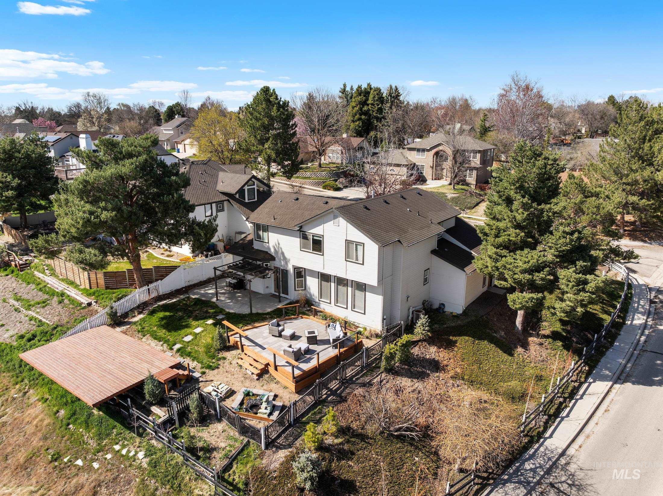 398 N Pebble Beach Way, Eagle, Idaho 83616, 4 Bedrooms, 2.5 Bathrooms, Residential For Sale, Price $689,500,MLS 98972242