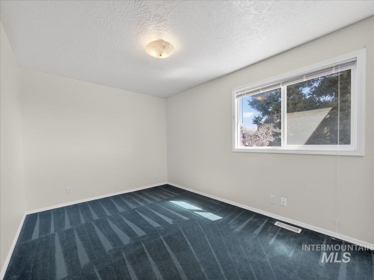 398 N Pebble Beach Way, Eagle, Idaho 83616, 4 Bedrooms, 2.5 Bathrooms, Residential For Sale, Price $629,000,MLS 98972242