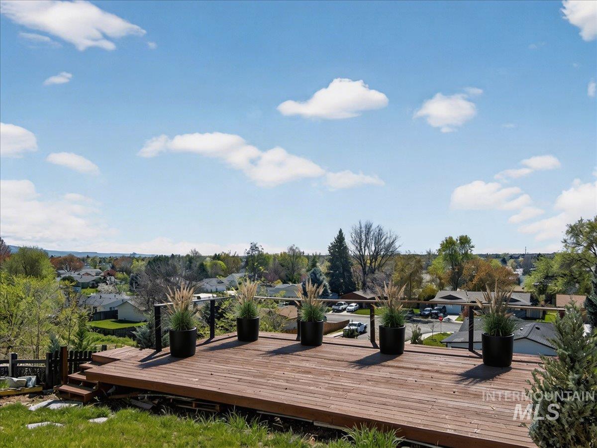 398 N Pebble Beach Way, Eagle, Idaho 83616, 4 Bedrooms, 2.5 Bathrooms, Residential For Sale, Price $629,000,MLS 98972242