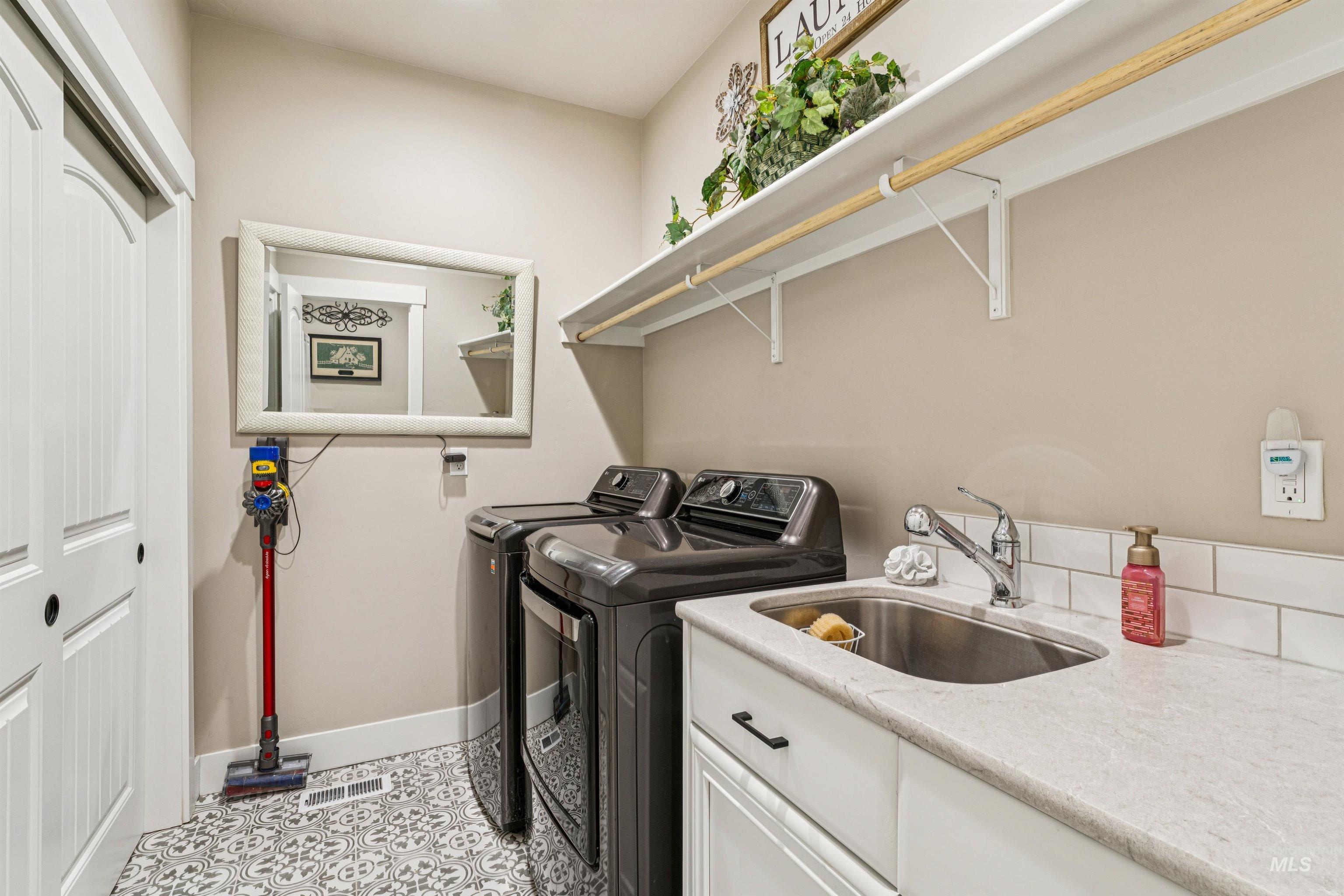 5522 W Avilla Drive, Meridian, Idaho 83646, 3 Bedrooms, 2.5 Bathrooms, Residential For Sale, Price $765,000,MLS 98972250