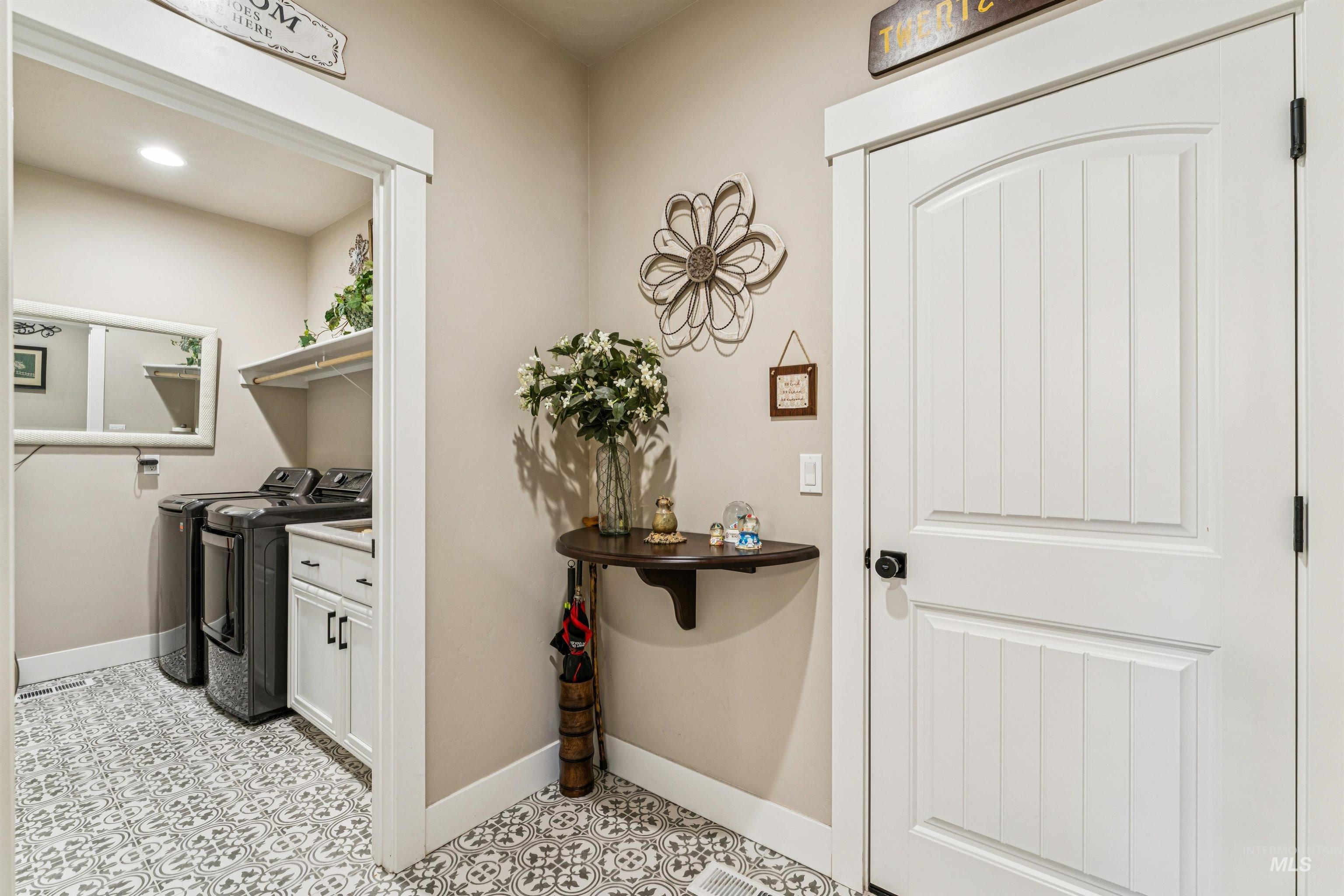 5522 W Avilla Drive, Meridian, Idaho 83646, 3 Bedrooms, 2.5 Bathrooms, Residential For Sale, Price $765,000,MLS 98972250