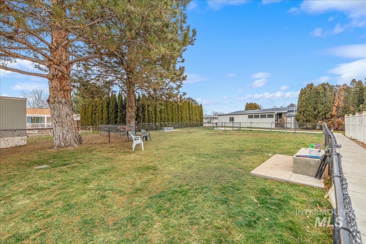 307 Driftwood Rd, Boise, Idaho 83713, 2 Bedrooms, 2 Bathrooms, Residential For Sale, Price $120,000,MLS 98972251