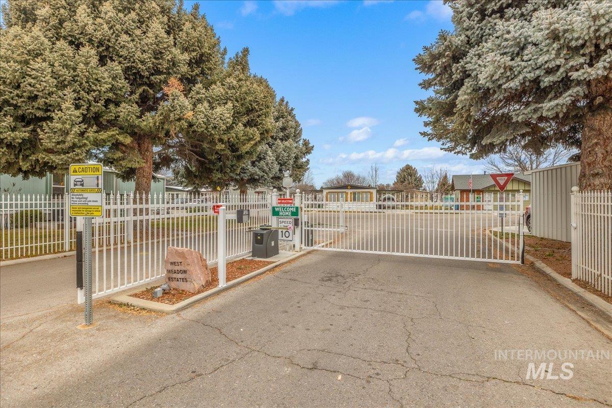 307 Driftwood Rd, Boise, Idaho 83713, 2 Bedrooms, 2 Bathrooms, Residential For Sale, Price $120,000,MLS 98972251