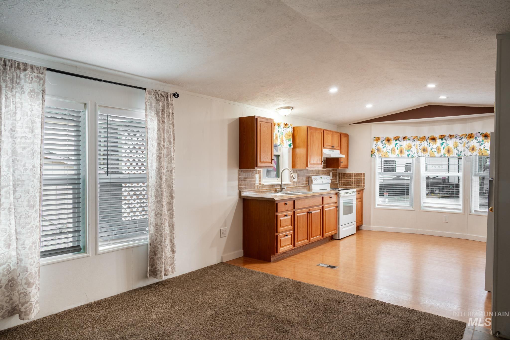 2701 N Alder Drive, Fruitland, Idaho 83619, 2 Bedrooms, 1 Bathroom, Residential For Sale, Price $79,500,MLS 98972252