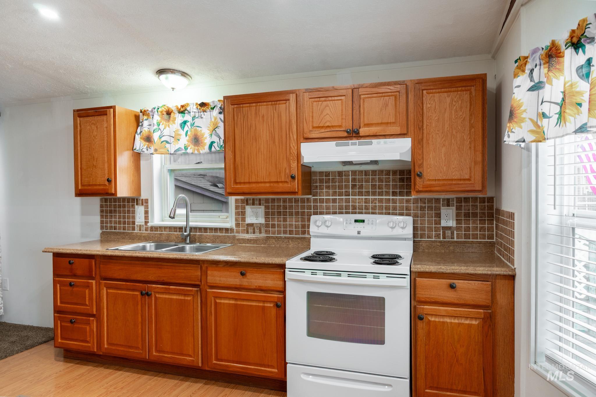 2701 N Alder Drive, Fruitland, Idaho 83619, 2 Bedrooms, 1 Bathroom, Residential For Sale, Price $79,500,MLS 98972252