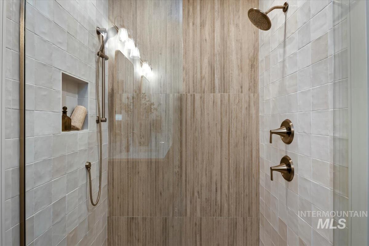 141 NE 8th St, Fruitland, Idaho 83619, 3 Bedrooms, 2 Bathrooms, Residential For Sale, Price $615,000,MLS 98972260