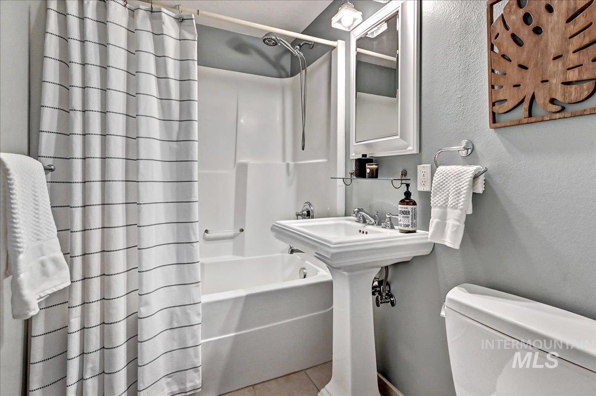 305 Village Lane, Boise, Idaho 83702, 1 Bedroom, 1 Bathroom, Residential For Sale, Price $329,000,MLS 98972262